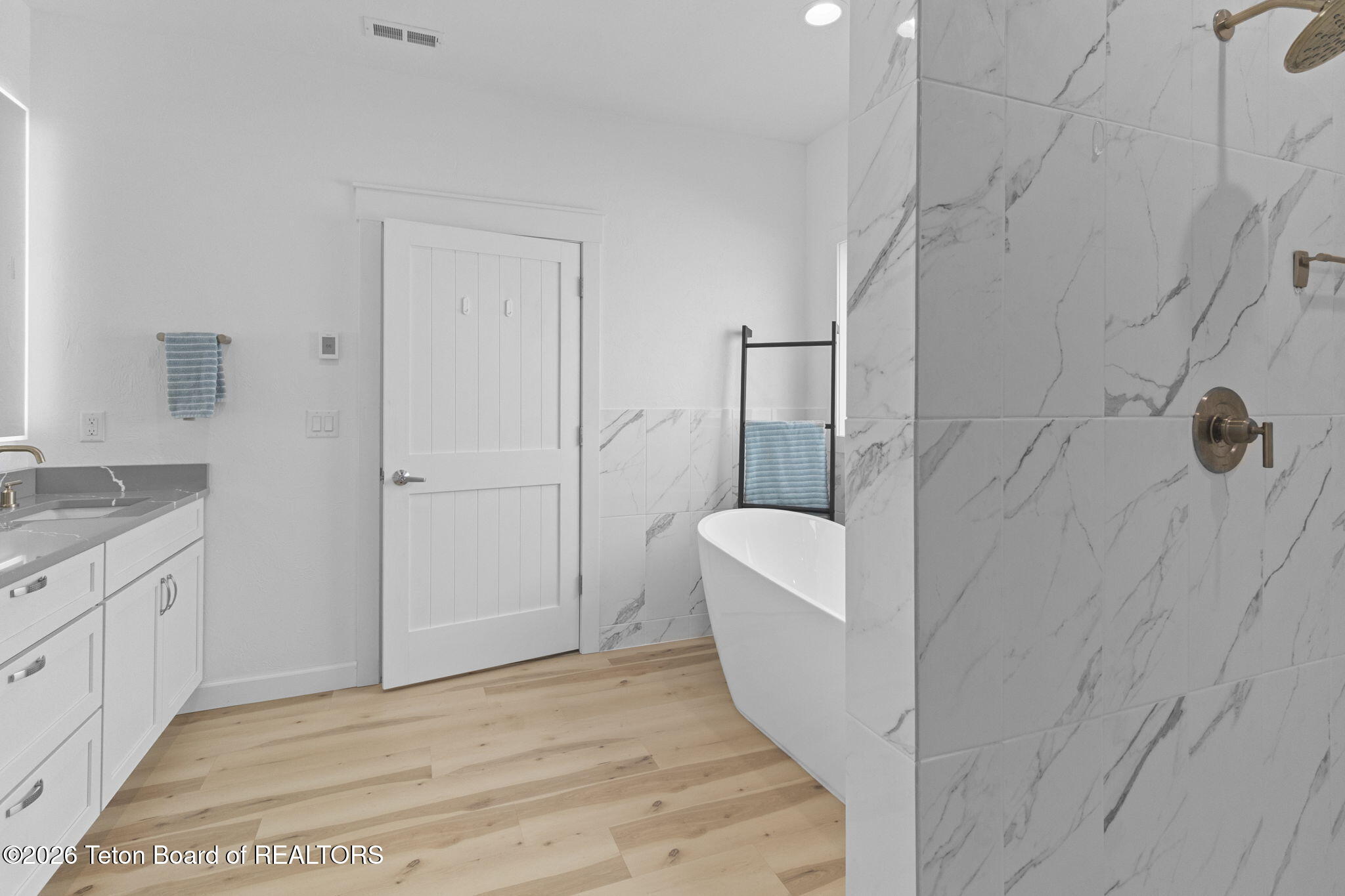 4433 LOS PINOS Drive