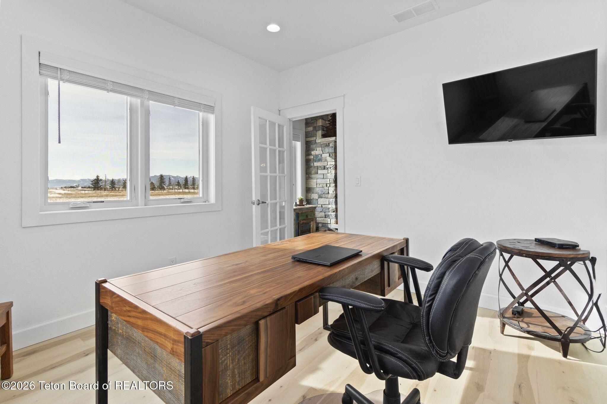 4433 LOS PINOS Drive