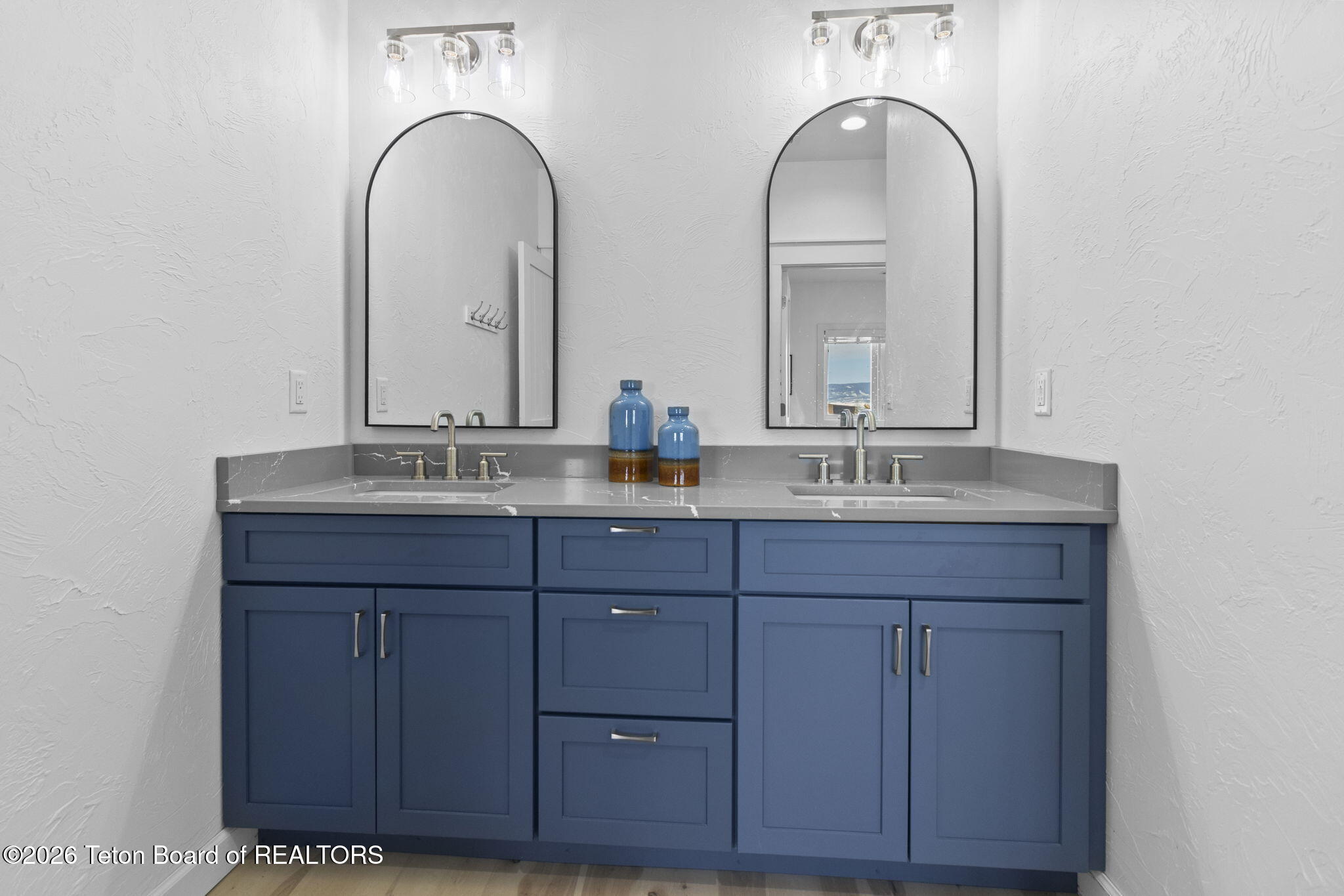 4433 LOS PINOS Drive