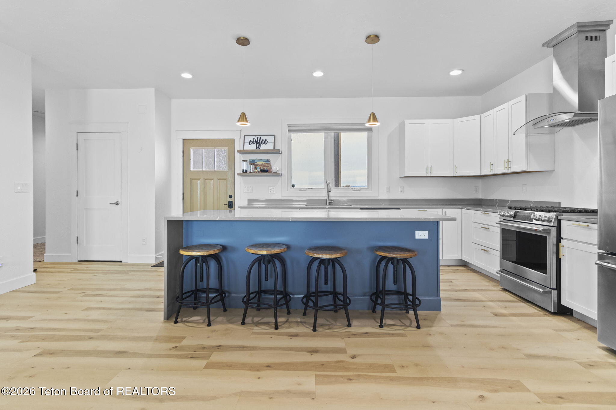 4433 LOS PINOS Drive