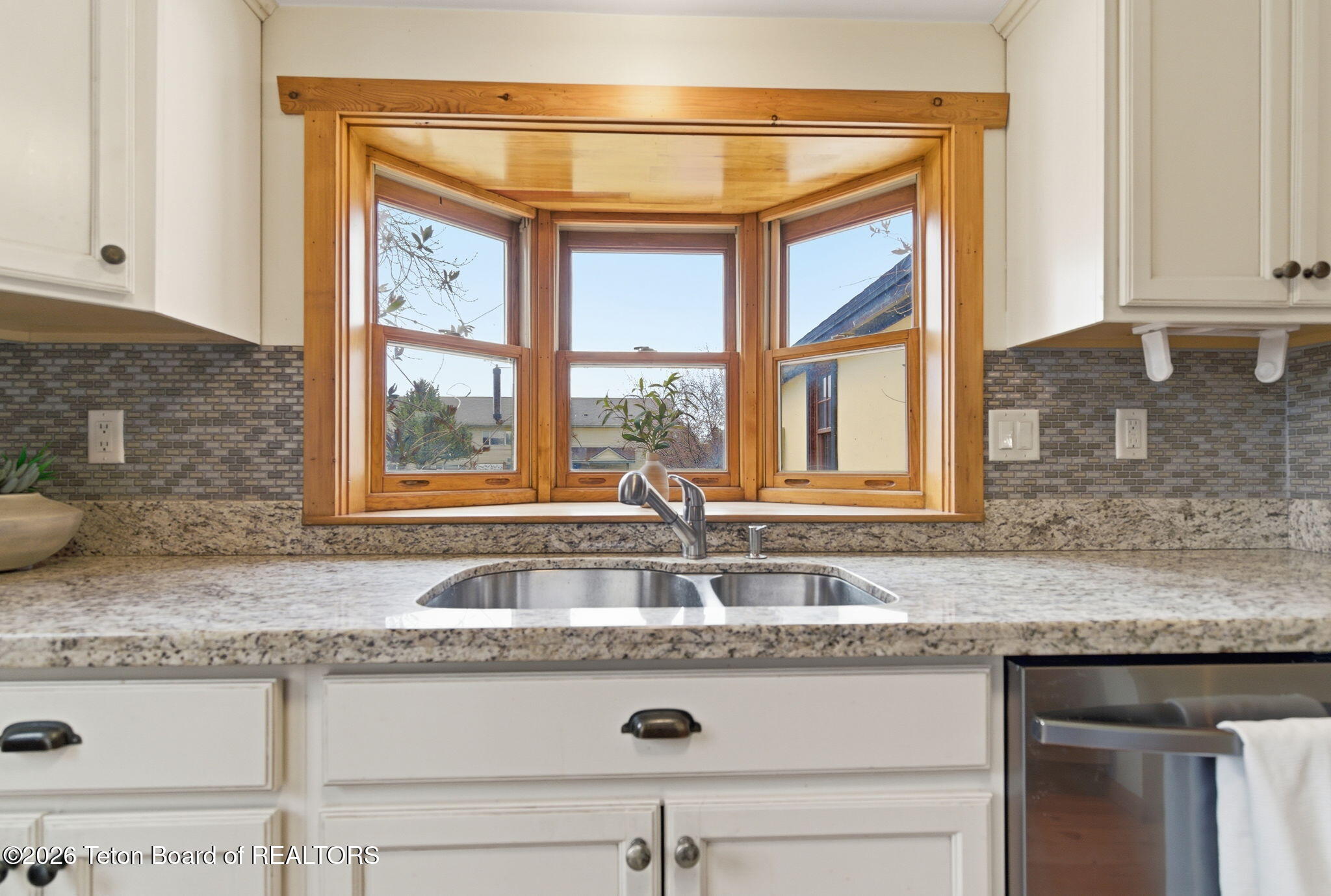 265 E WALLACE Avenue