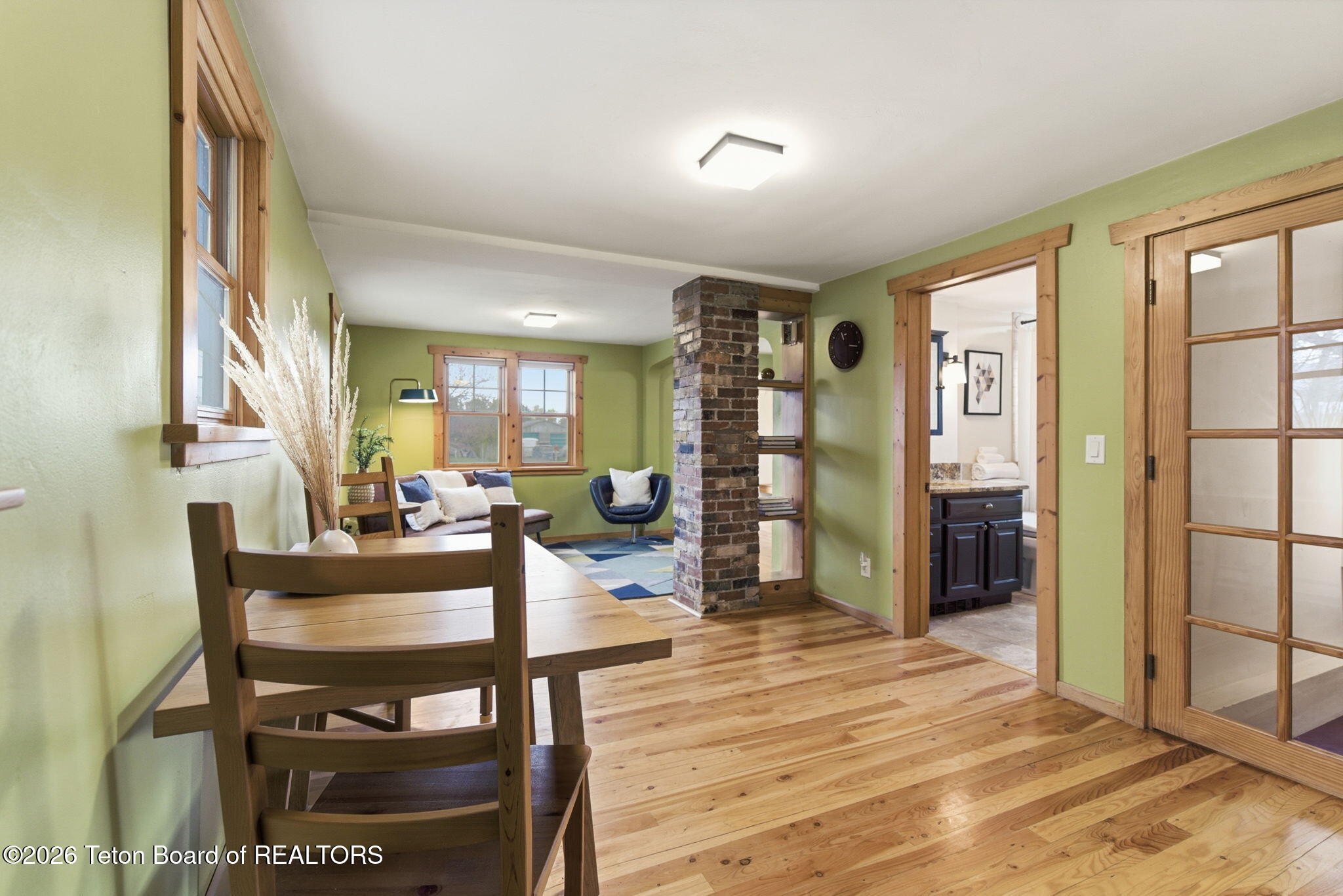 265 E WALLACE Avenue