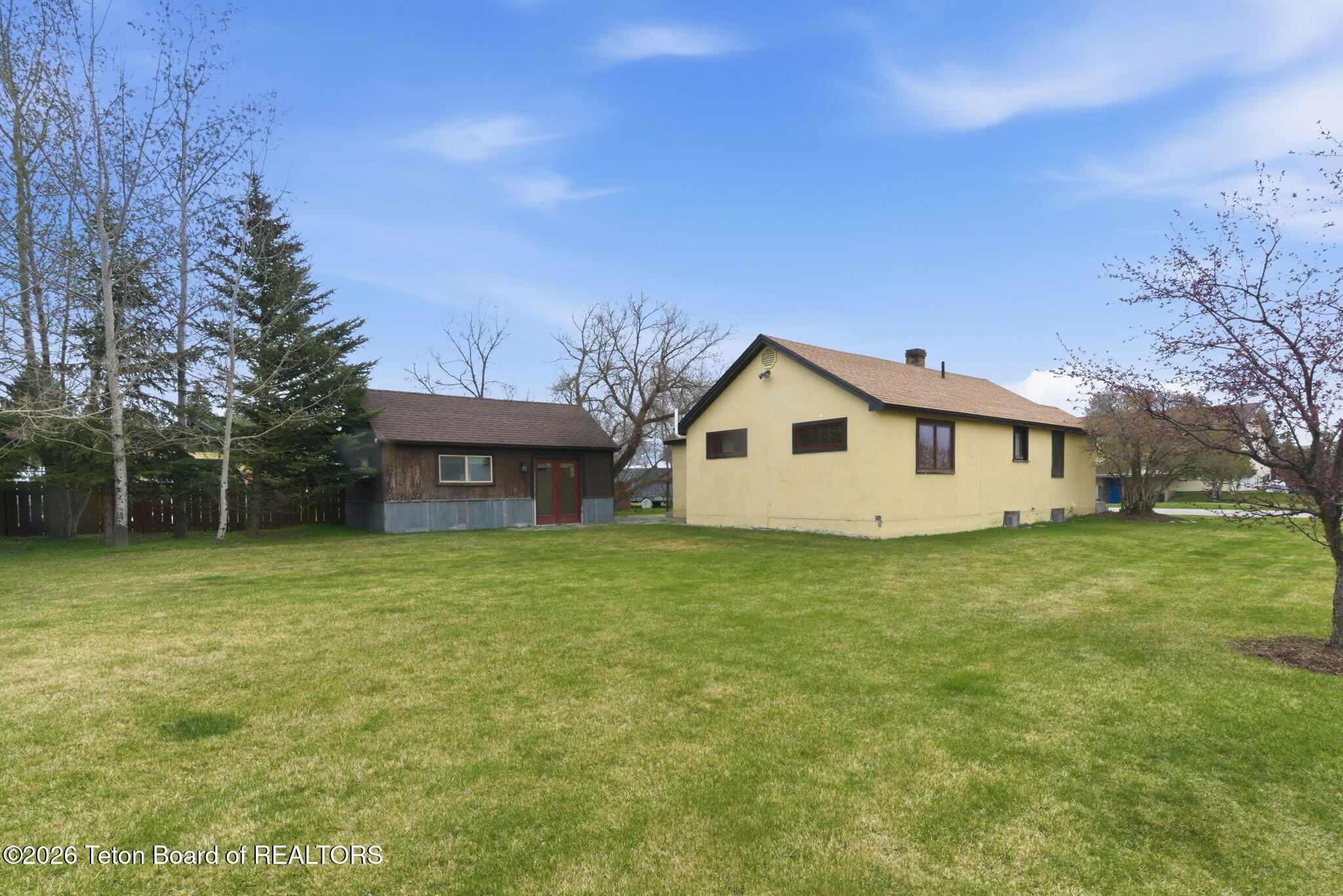 265 E WALLACE Avenue