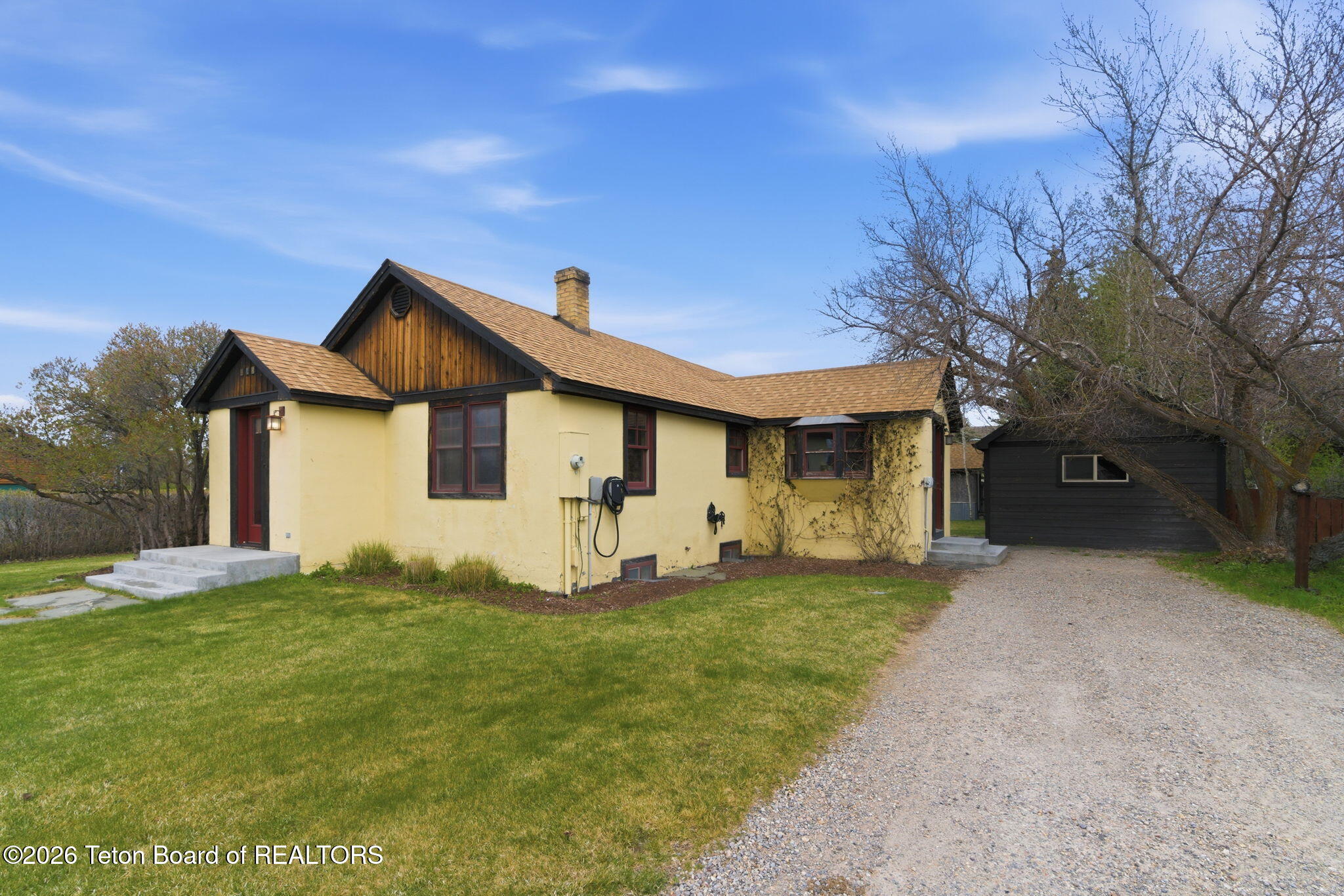 265 E WALLACE Avenue