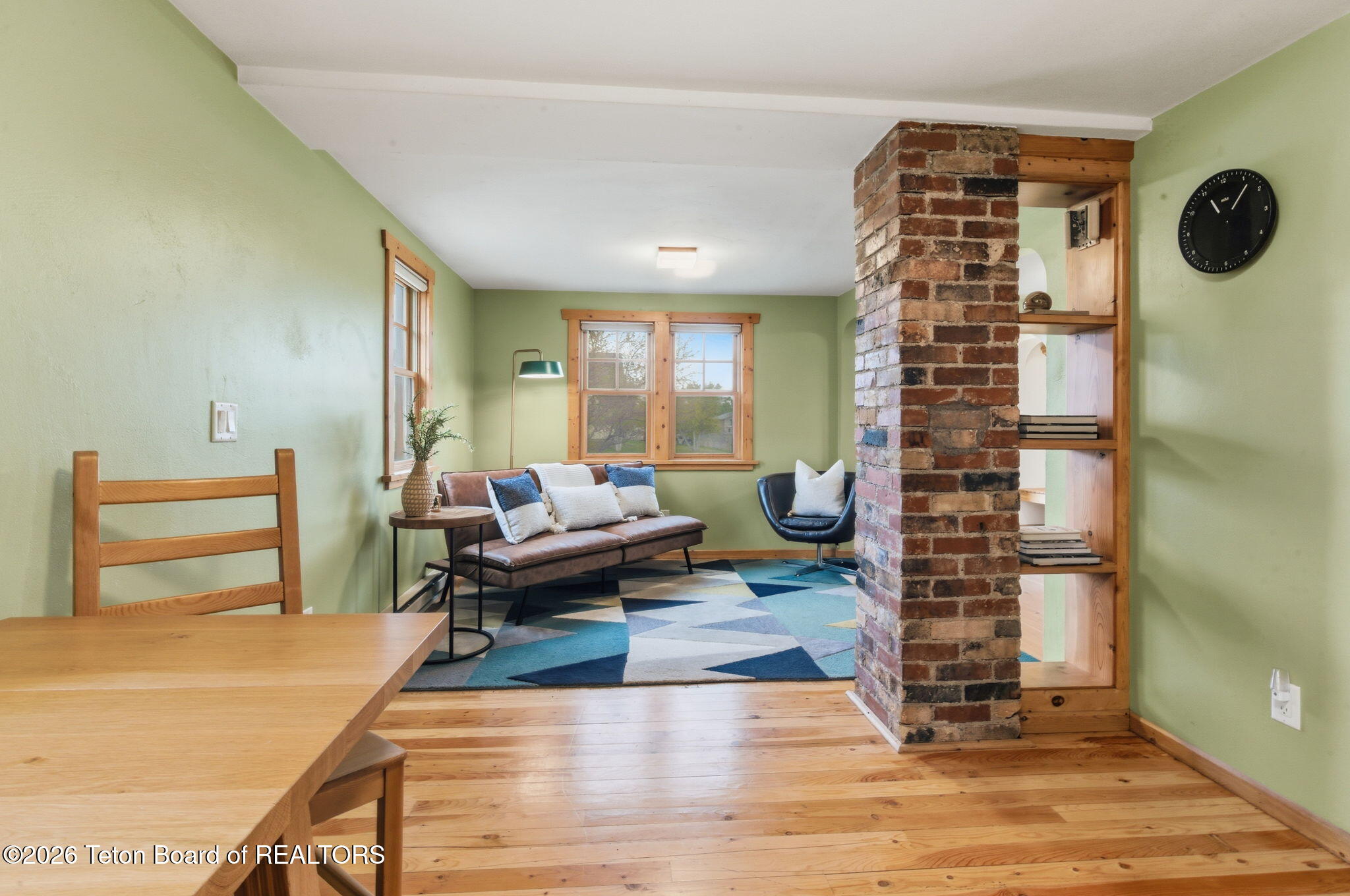 265 E WALLACE Avenue