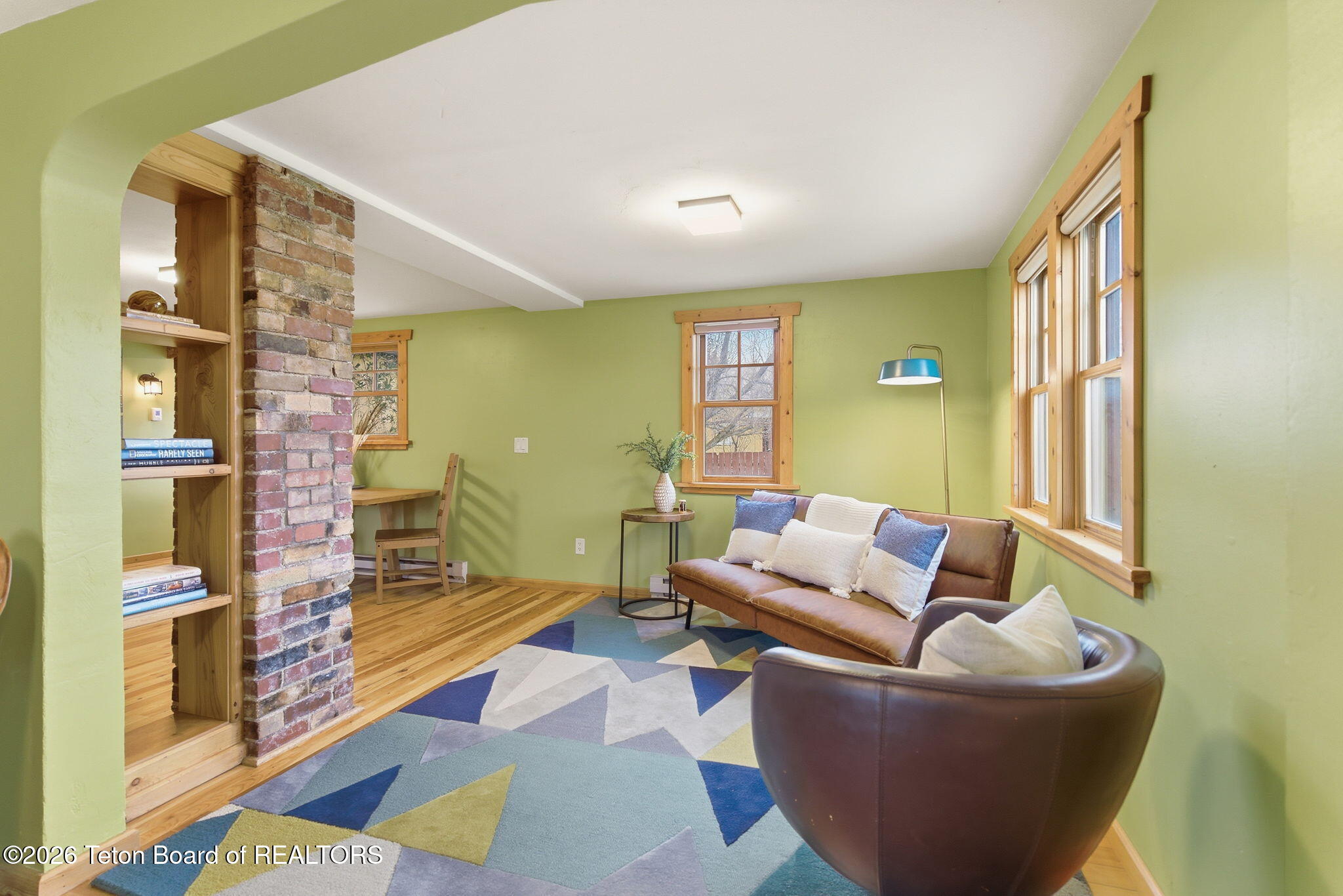 265 E WALLACE Avenue