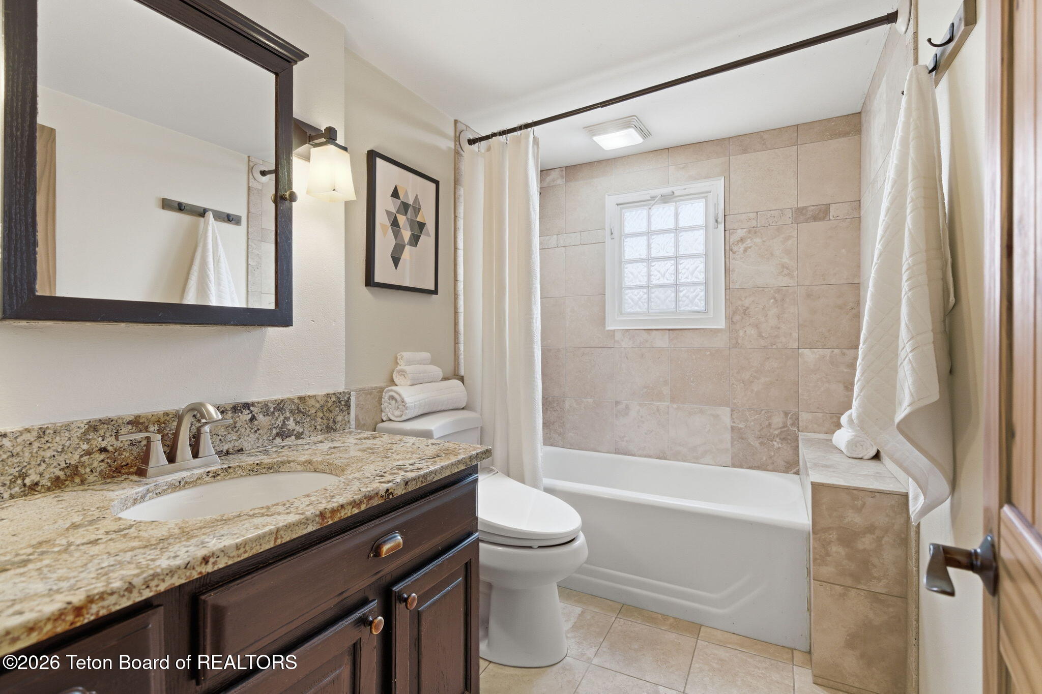 265 E WALLACE Avenue