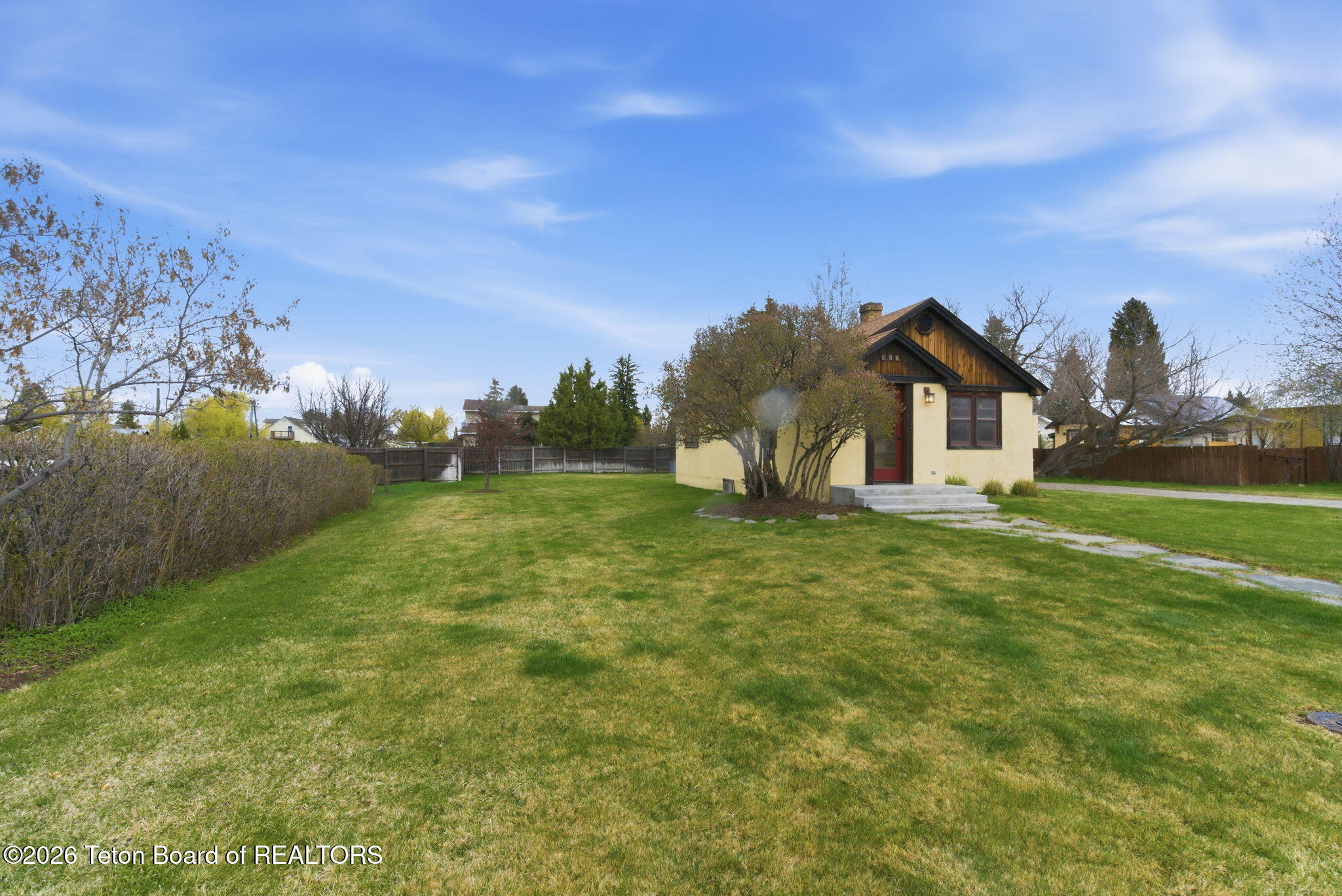 265 E WALLACE Avenue