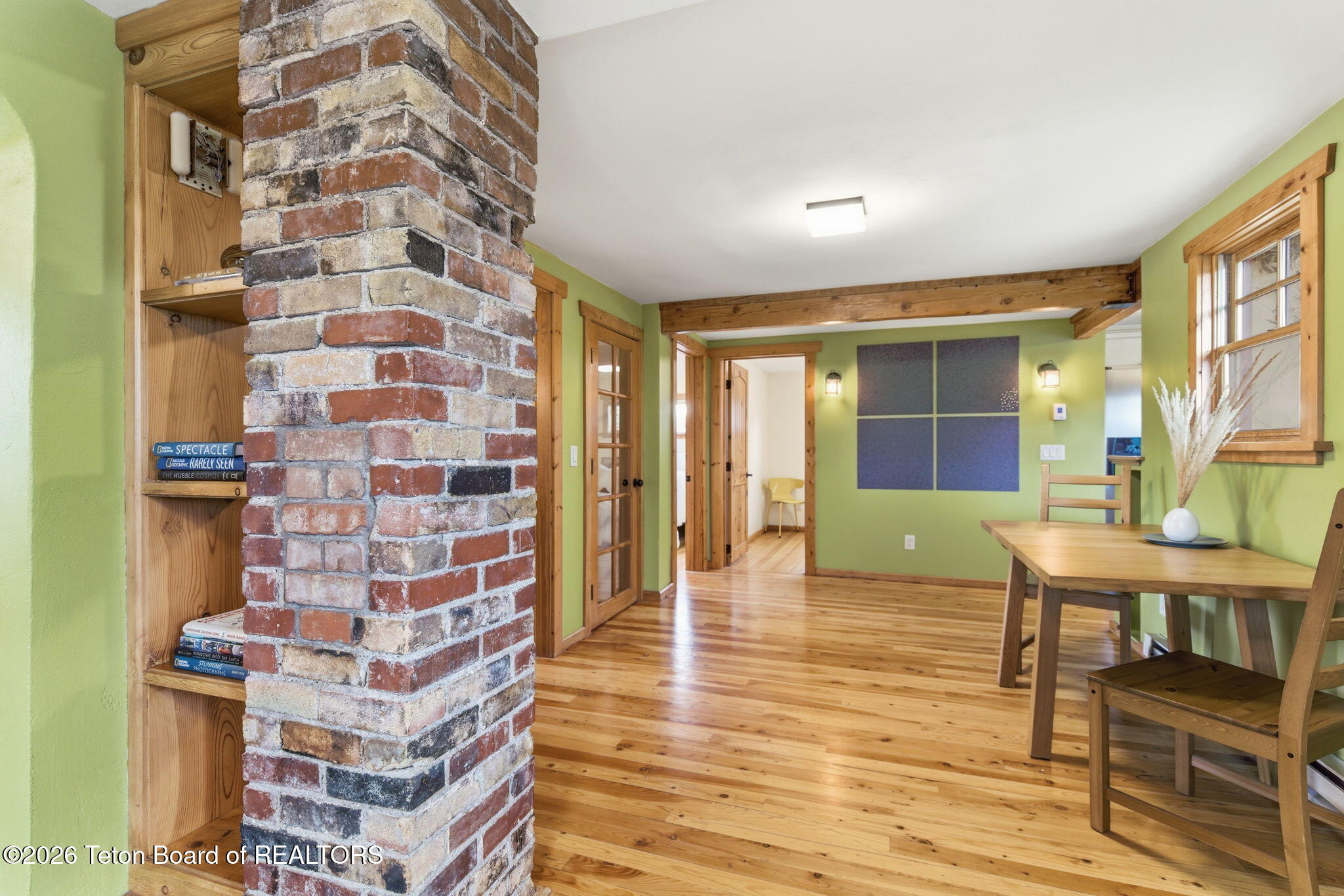 265 E WALLACE Avenue