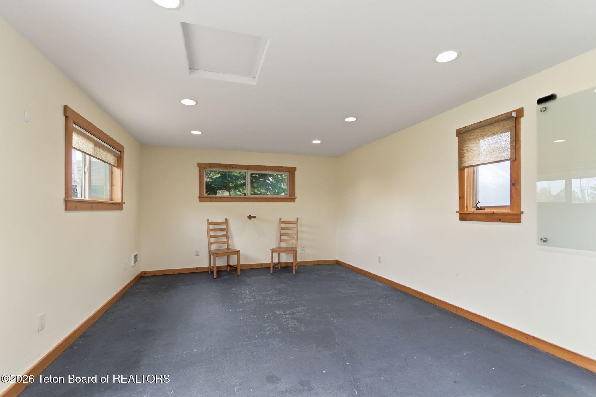 265 E WALLACE Avenue