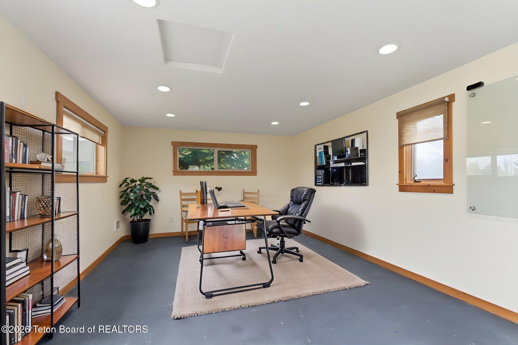 265 E WALLACE Avenue