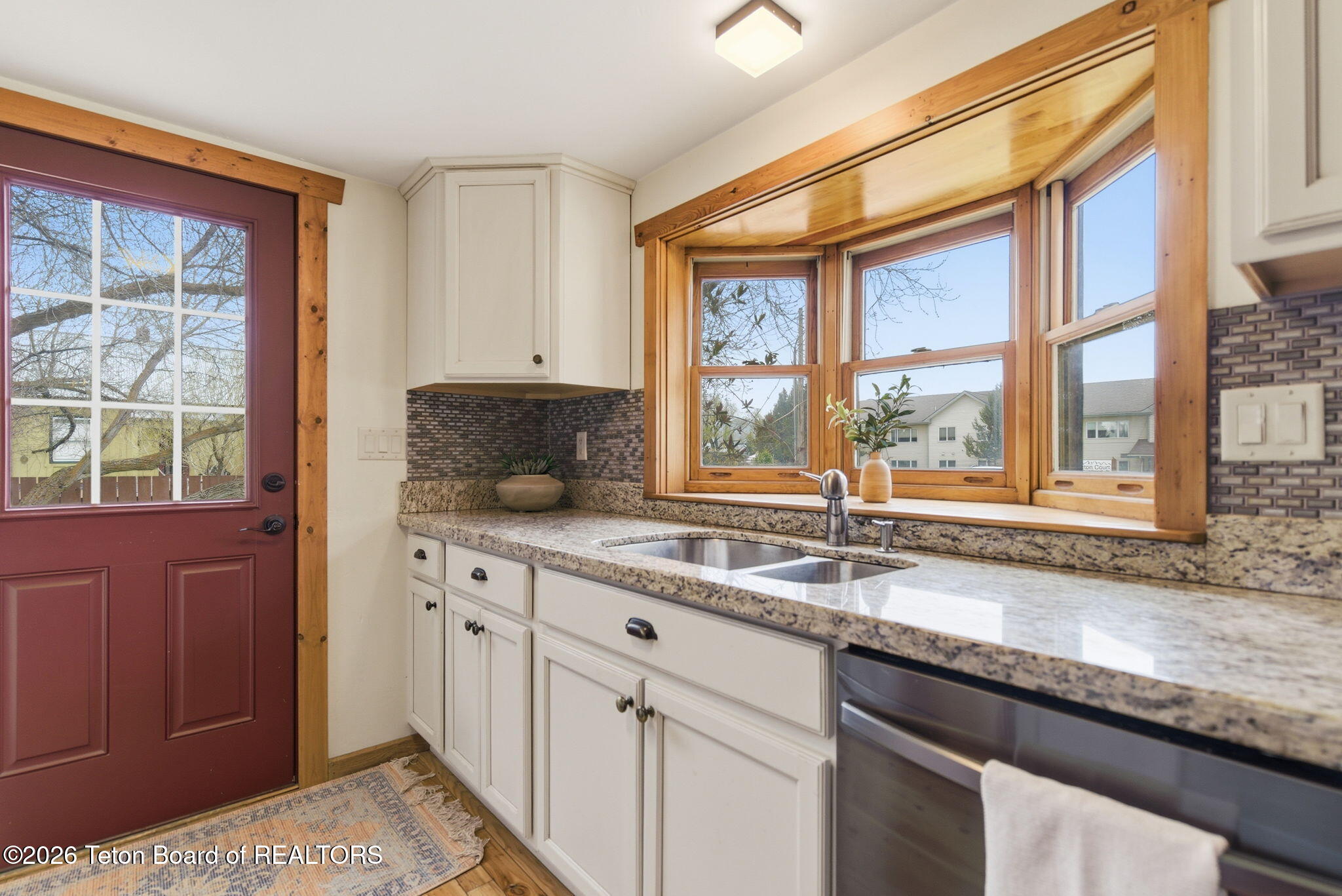 265 E WALLACE Avenue