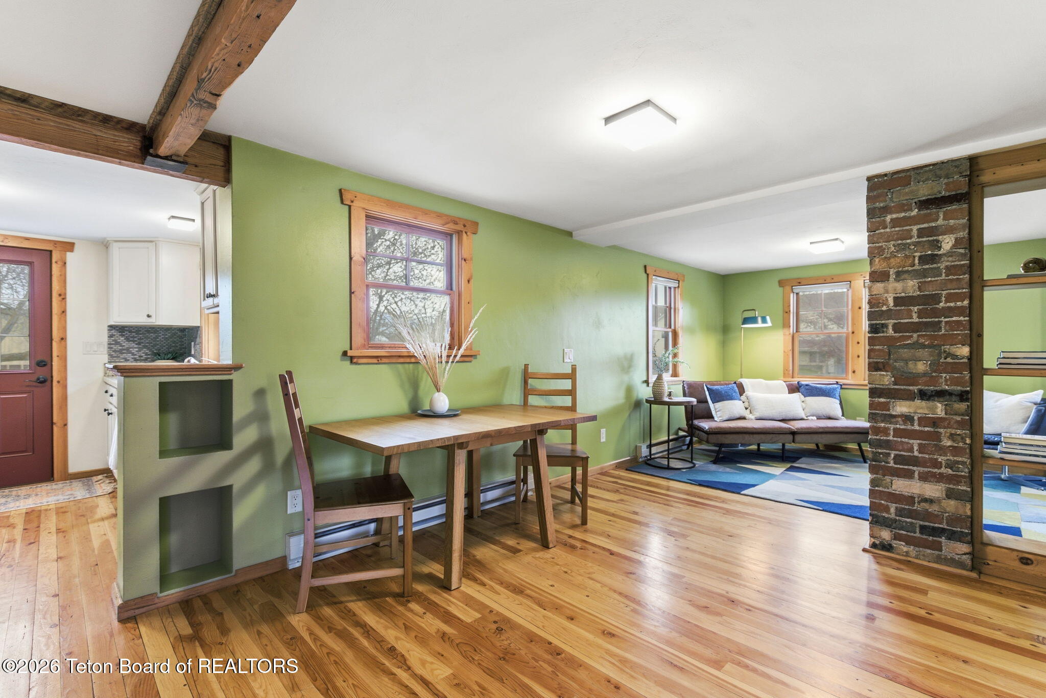 265 E WALLACE Avenue