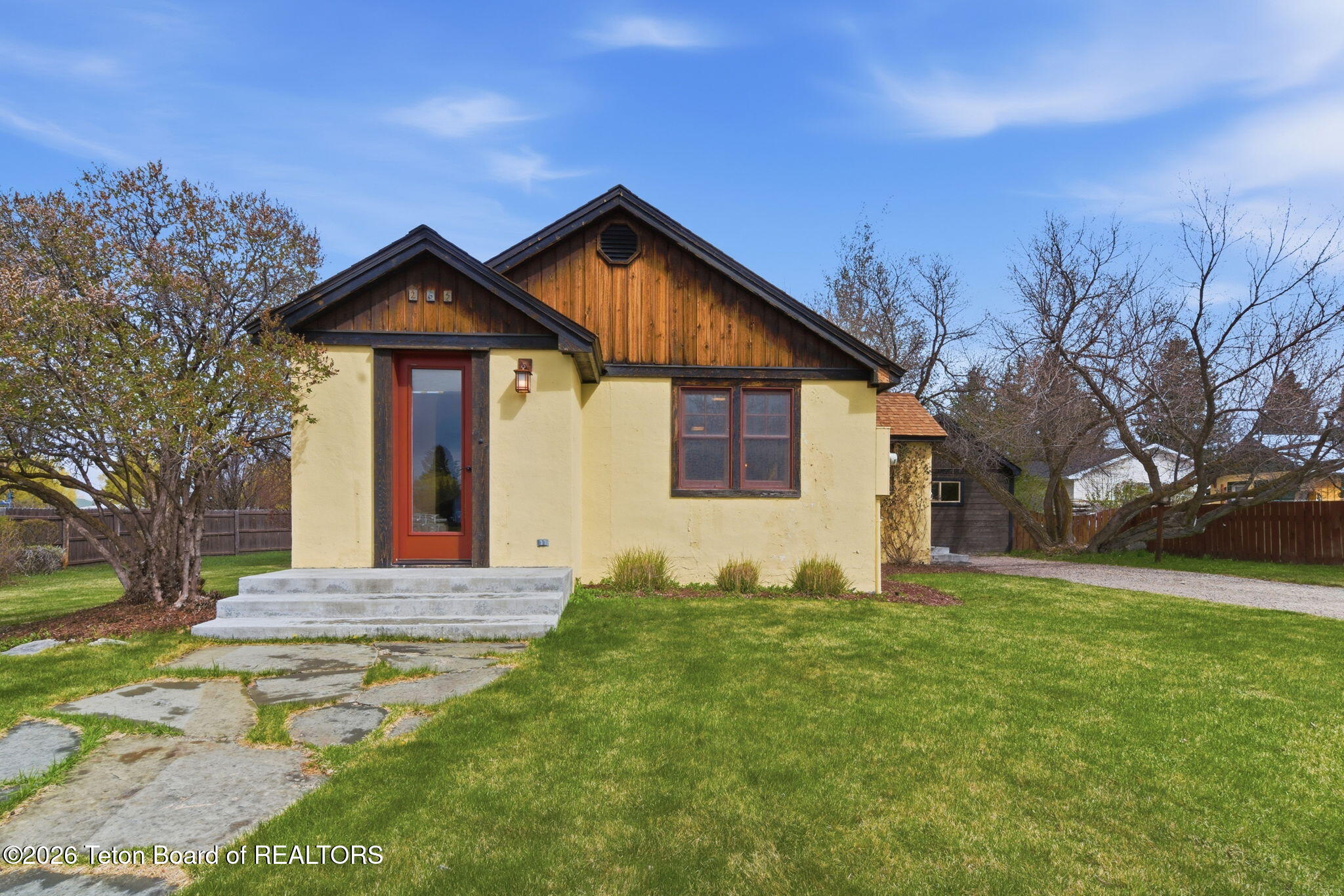 265 E WALLACE Avenue