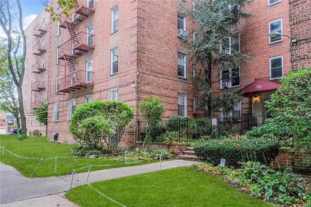 221 McDonald Avenue 4-N