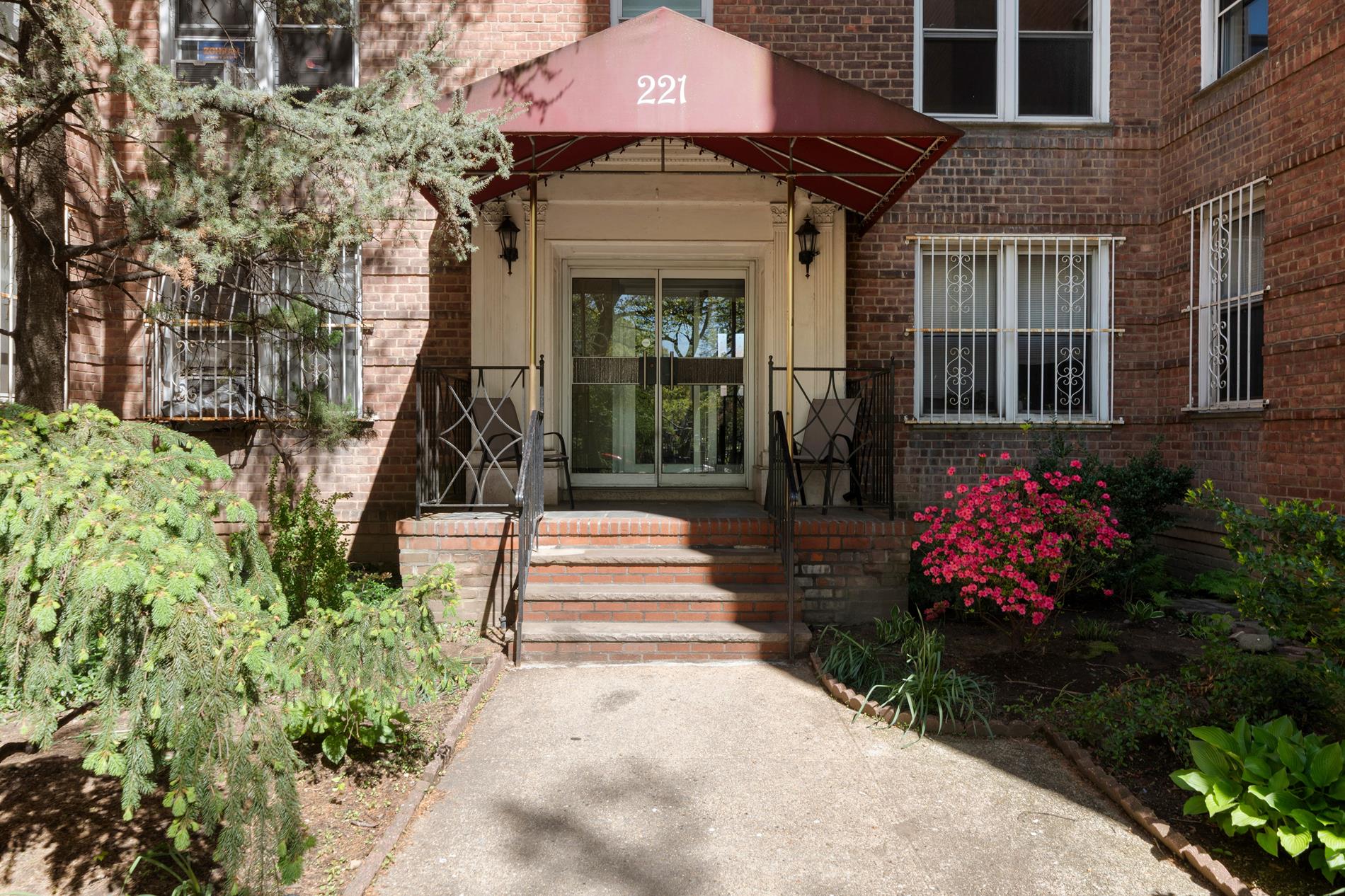 221 McDonald Avenue 4-N