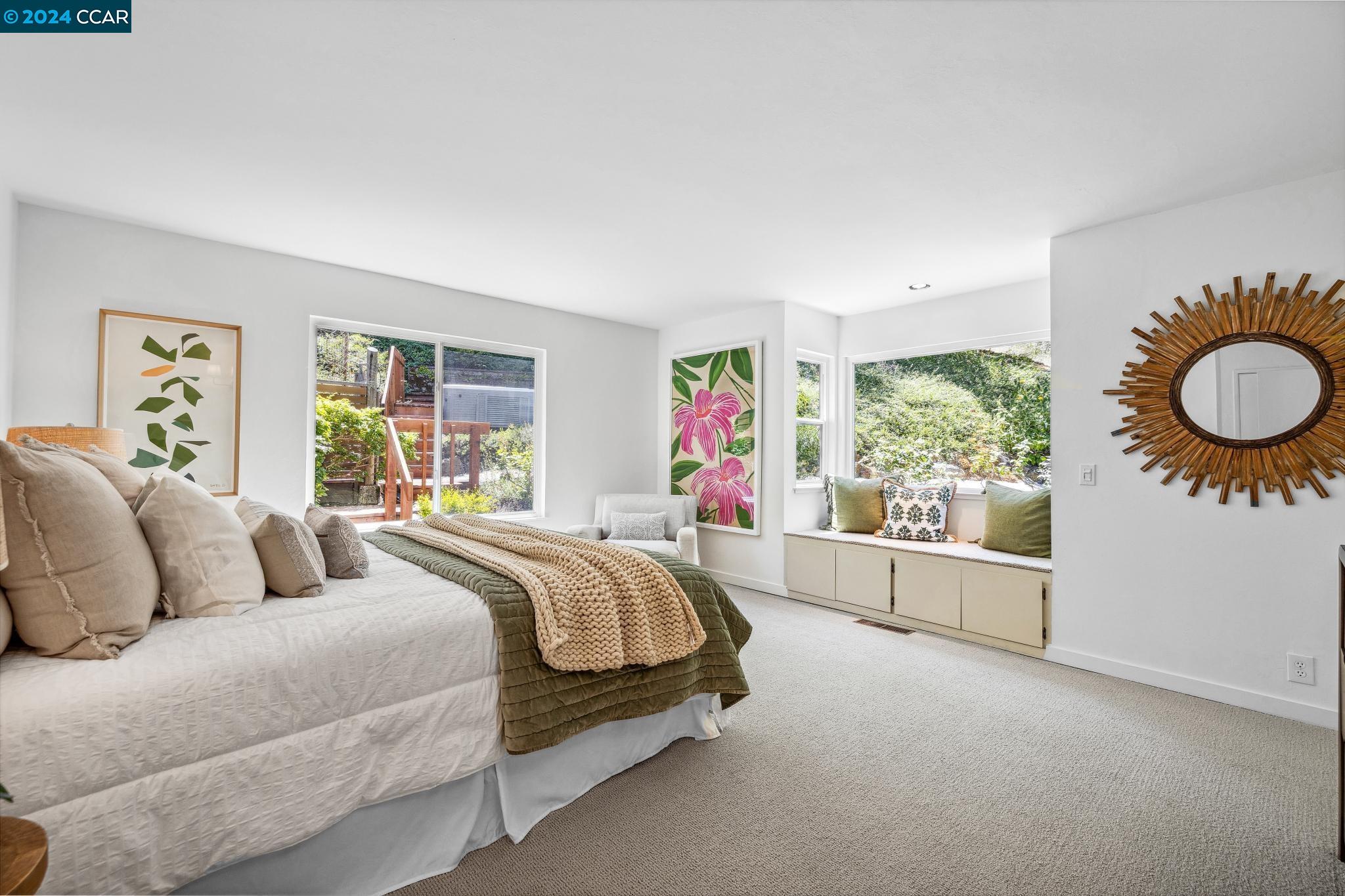32 MORAGA VIA