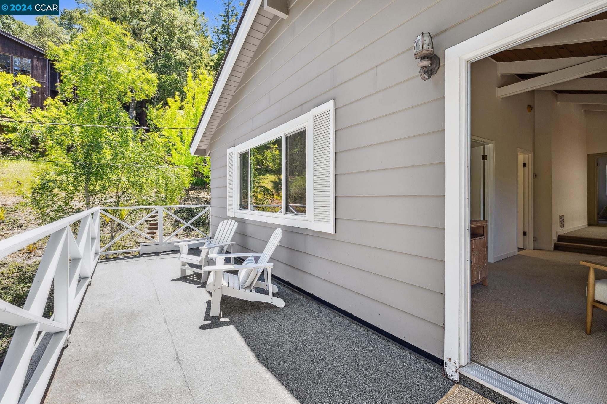32 MORAGA VIA