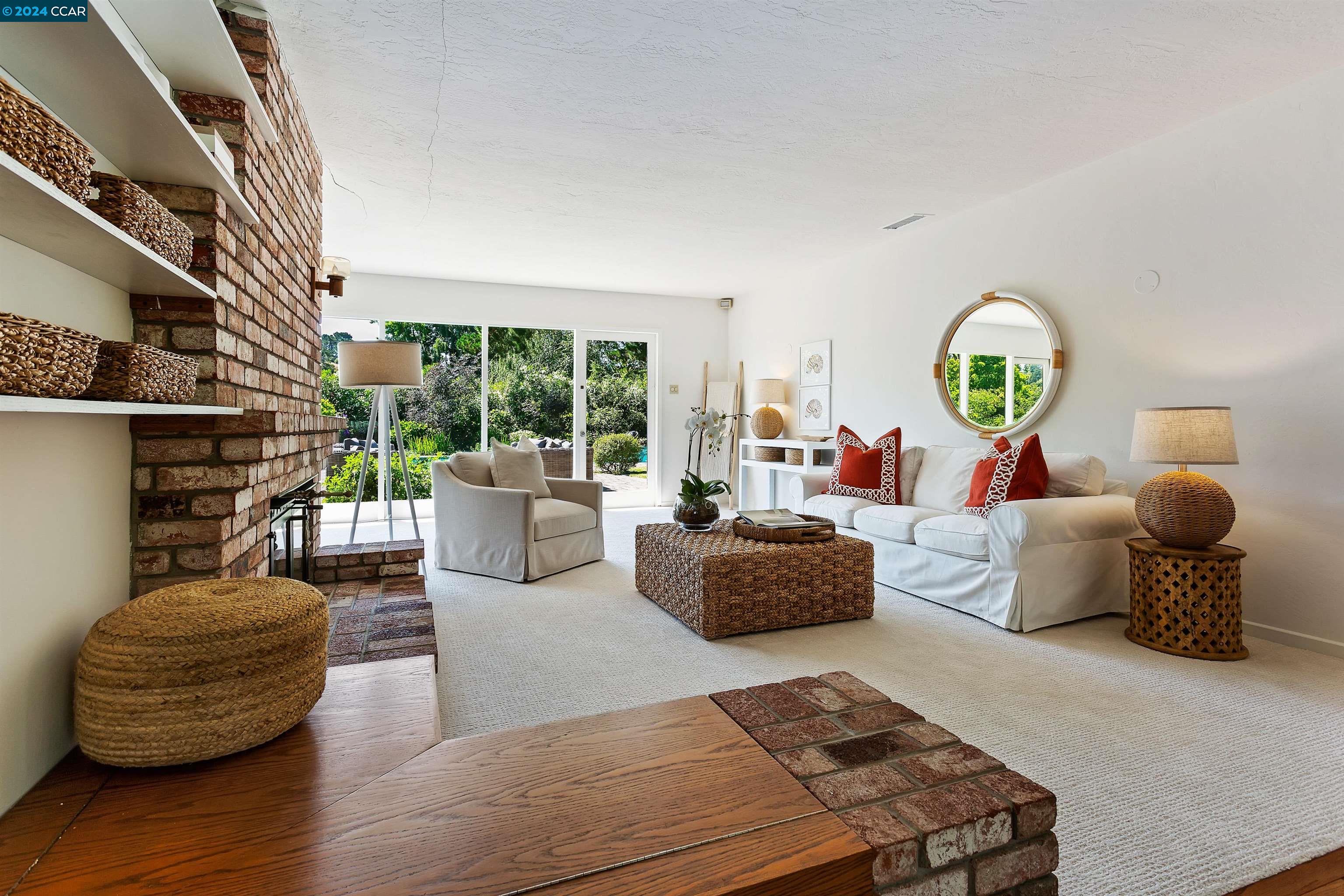 42 Hillcrest Dr