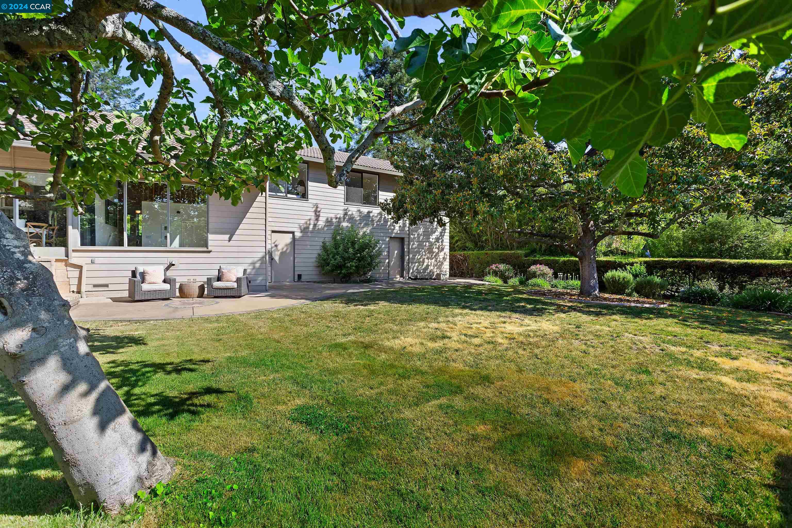 42 Hillcrest Dr