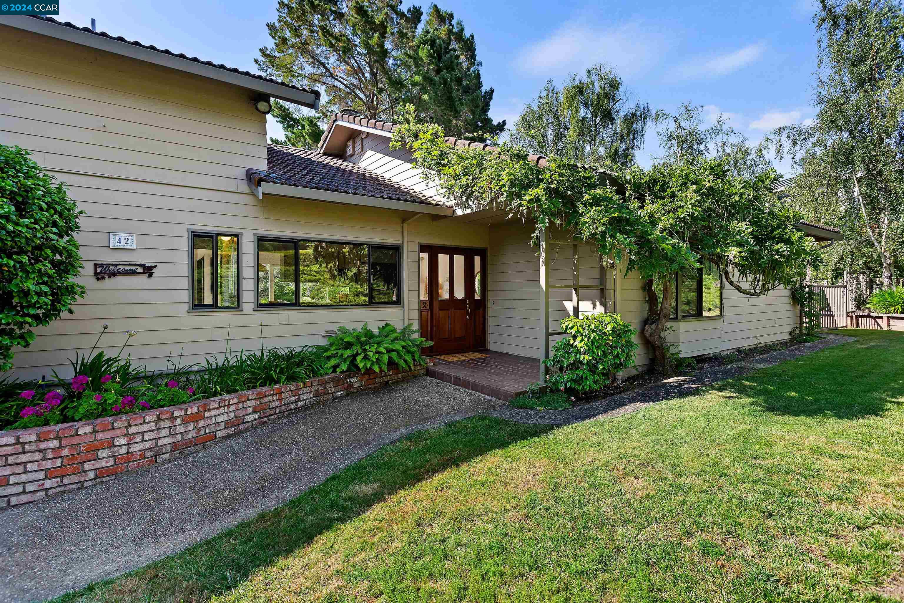 42 Hillcrest Dr