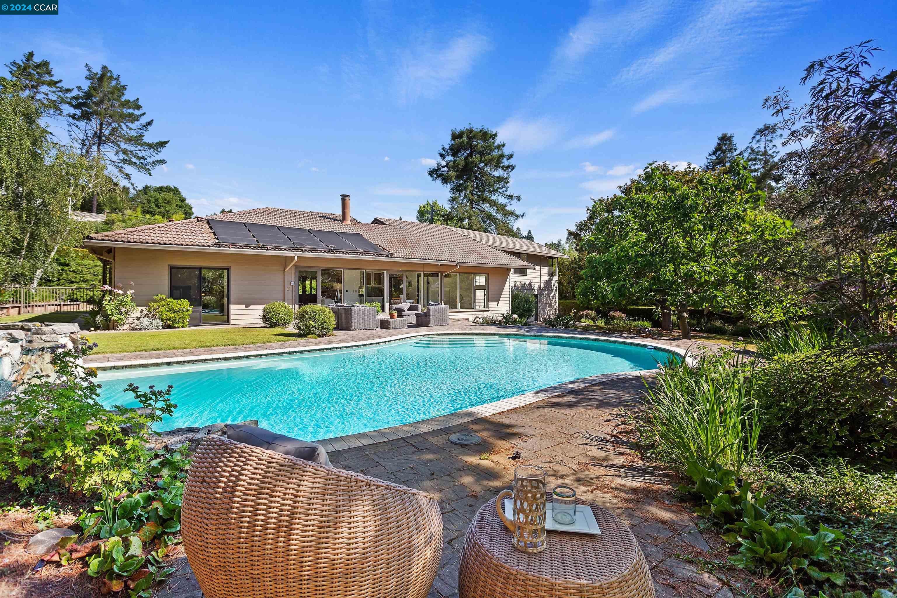 42 Hillcrest Dr