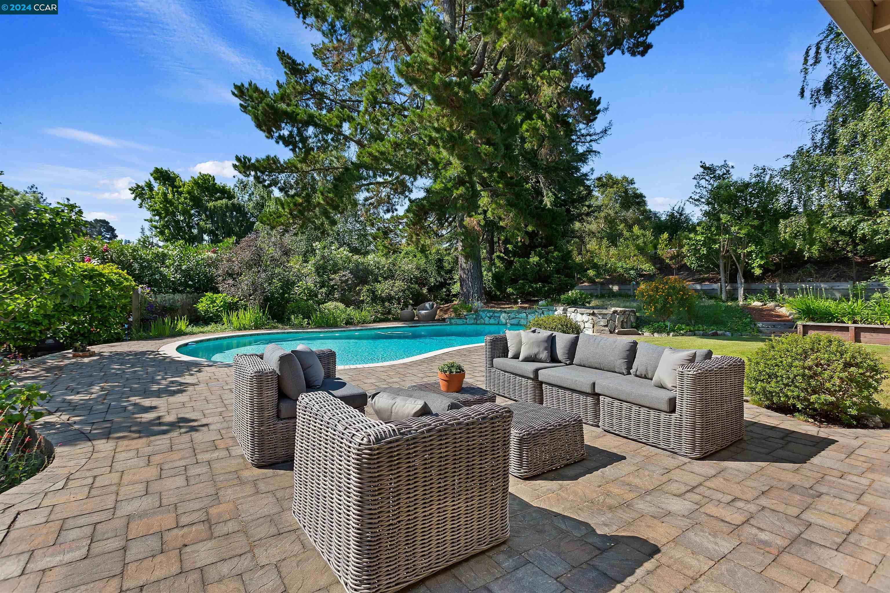 42 Hillcrest Dr
