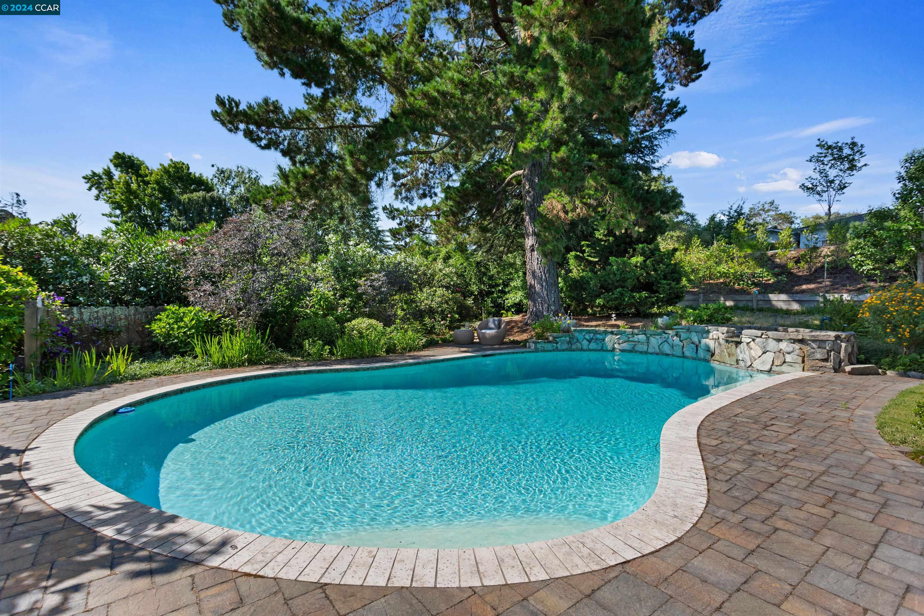 42 Hillcrest Dr