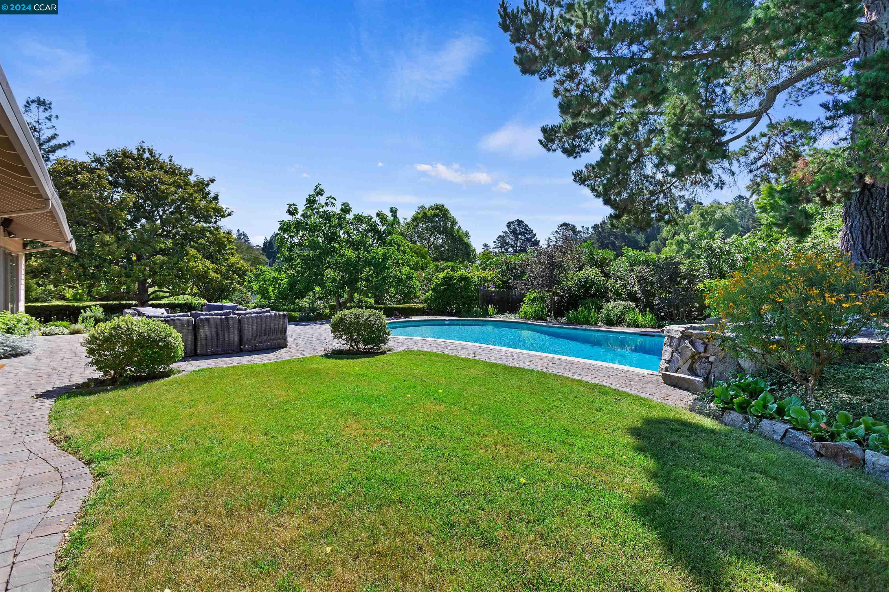 42 Hillcrest Dr