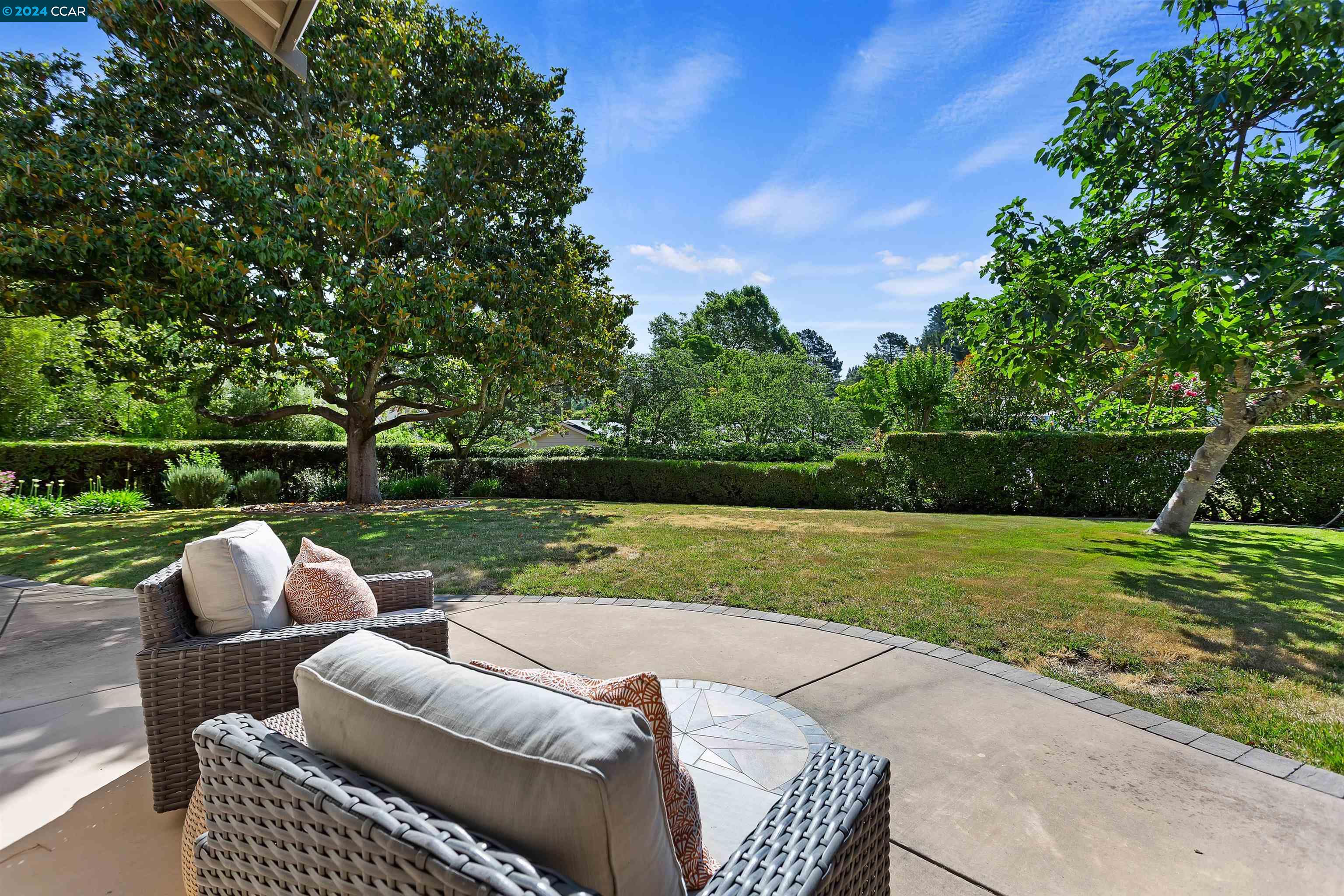 42 Hillcrest Dr
