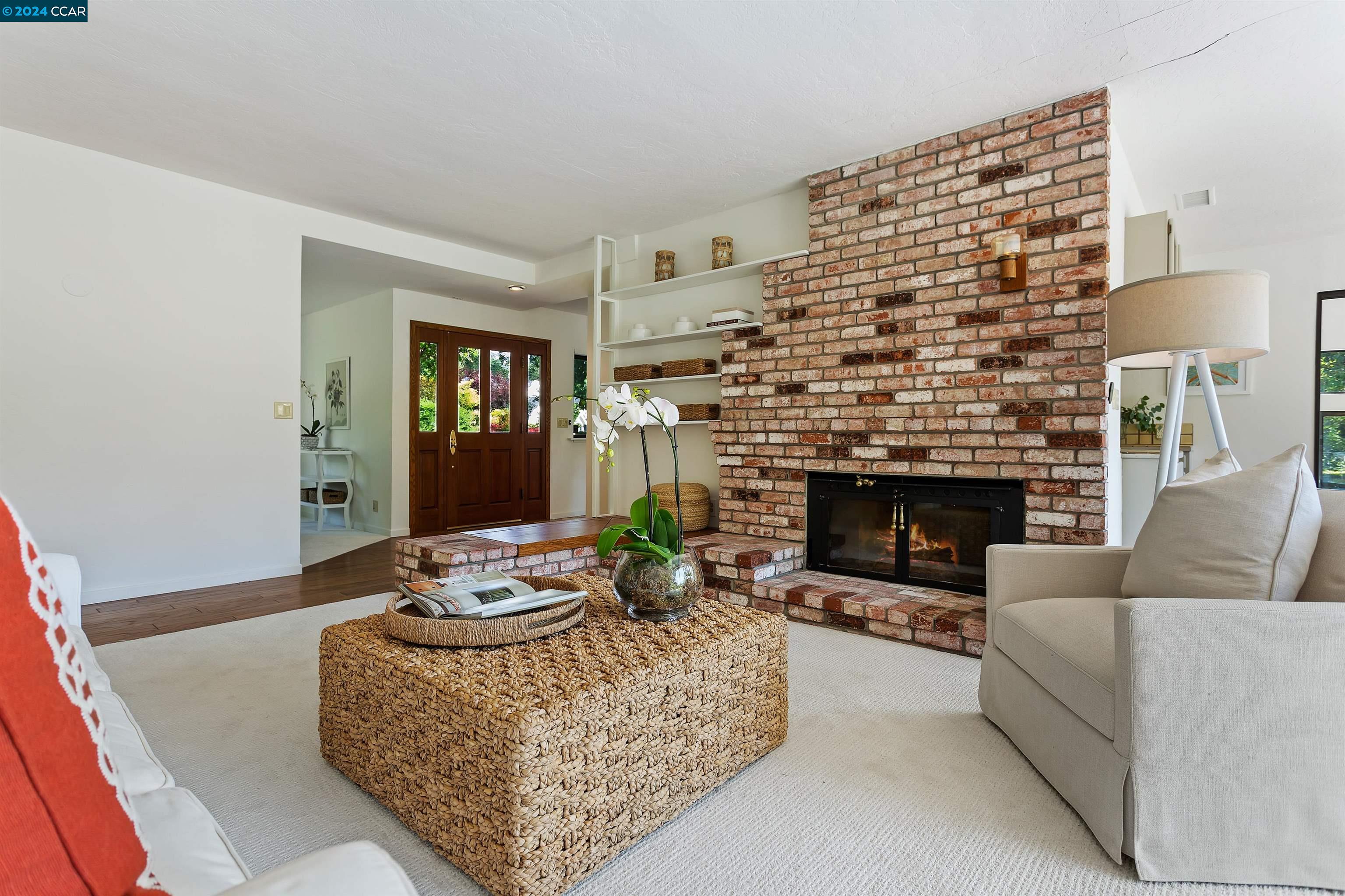 42 Hillcrest Dr