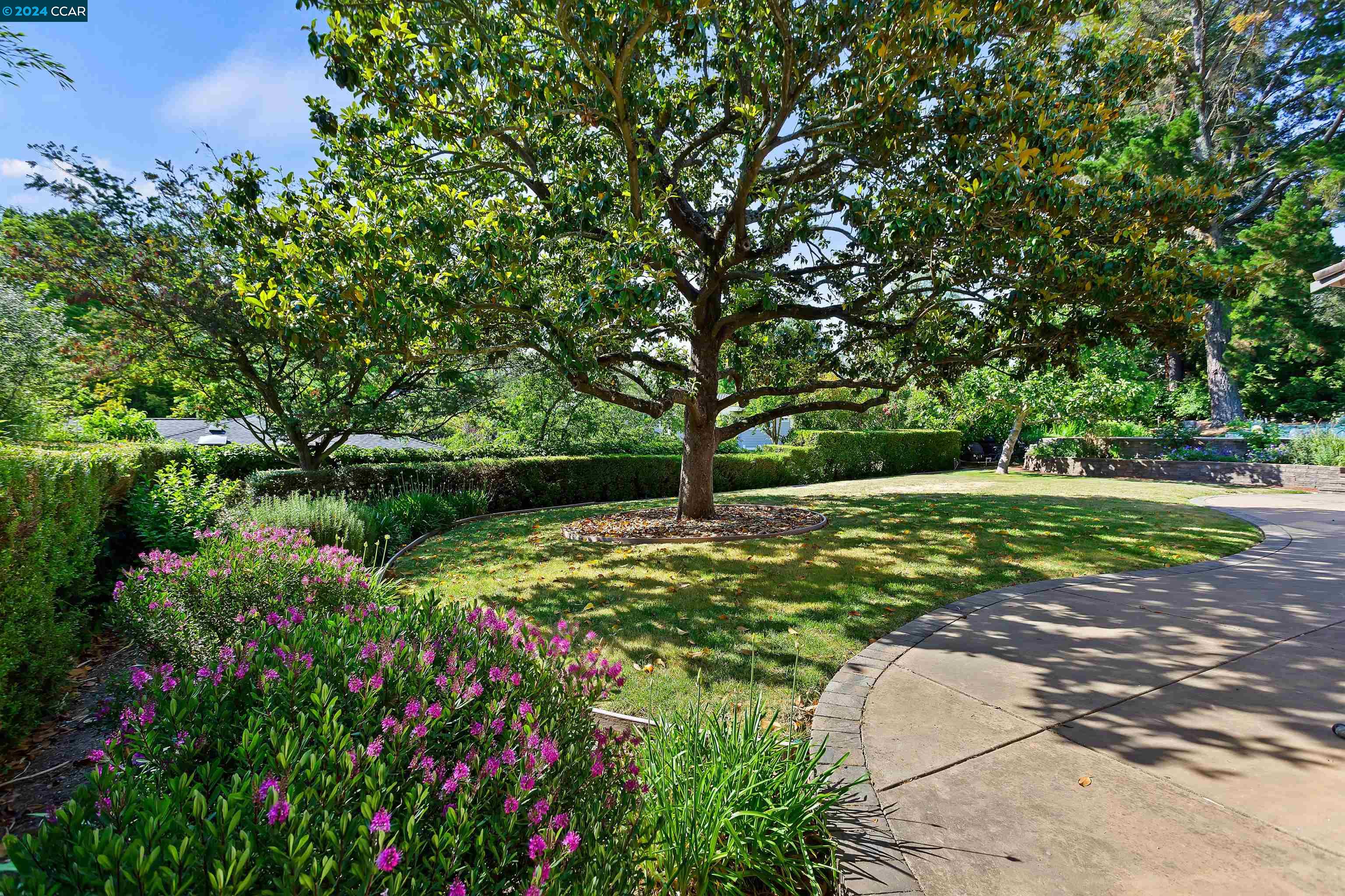 42 Hillcrest Dr
