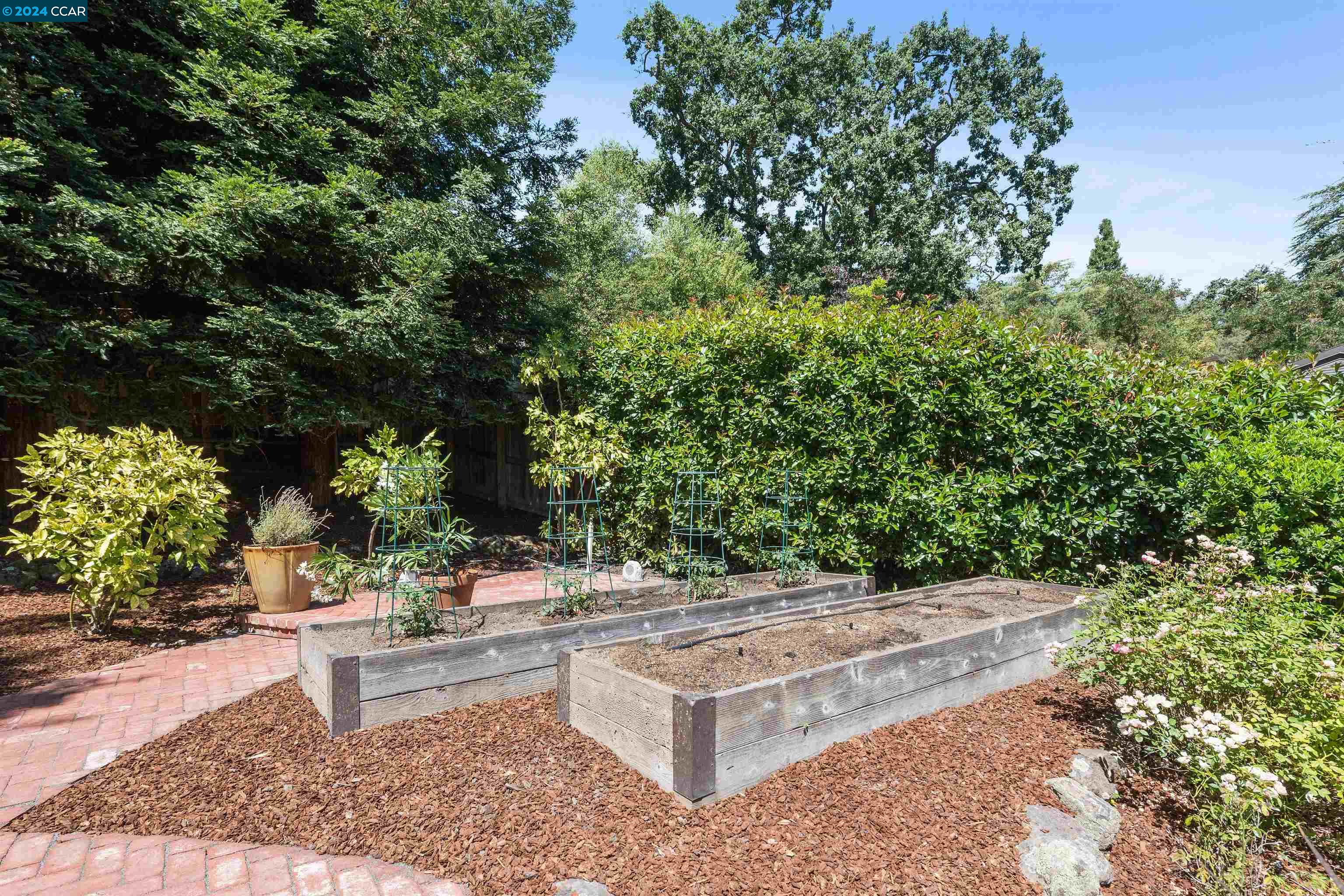 3347 Beechwood Dr