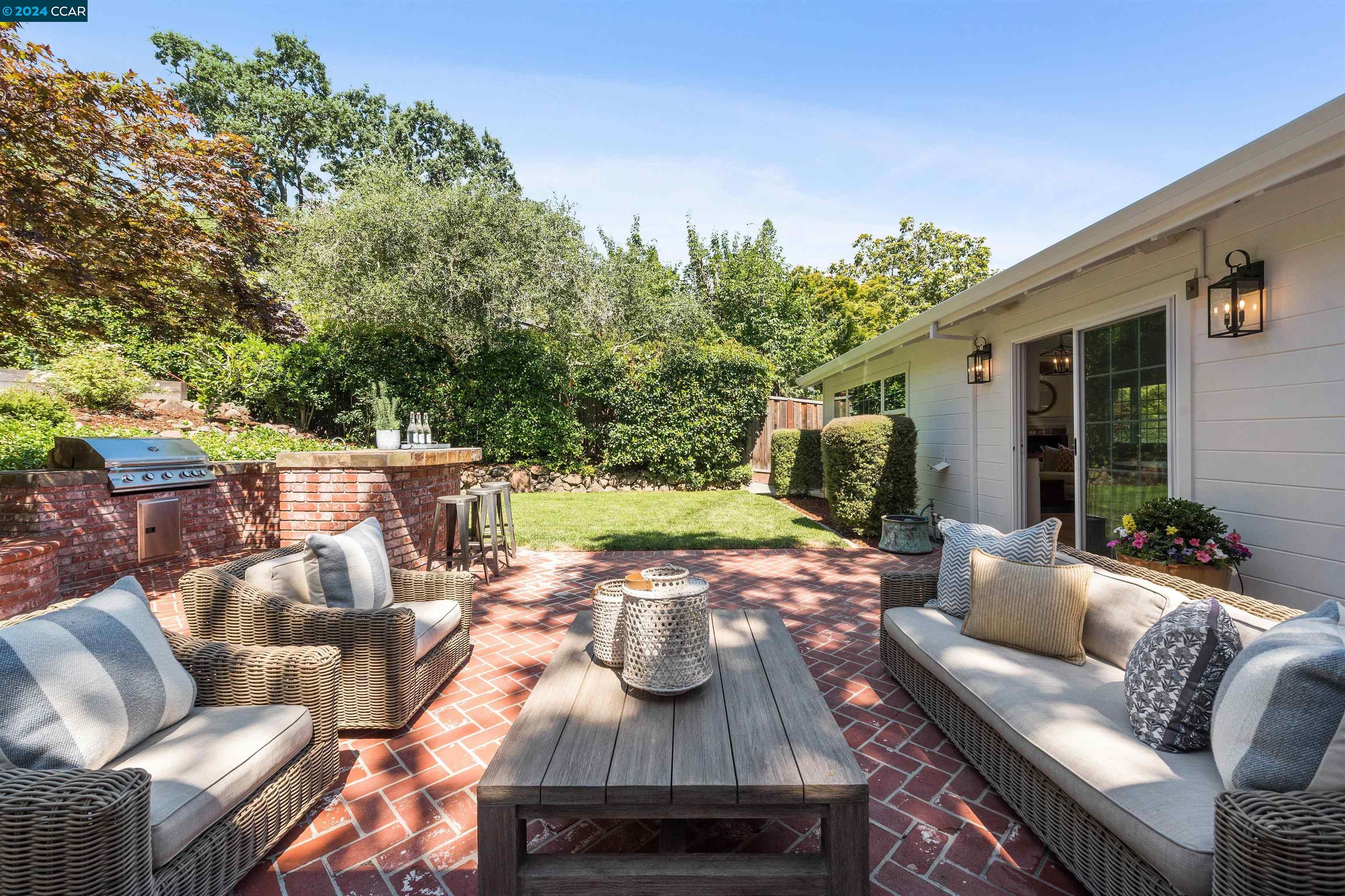 3347 Beechwood Dr