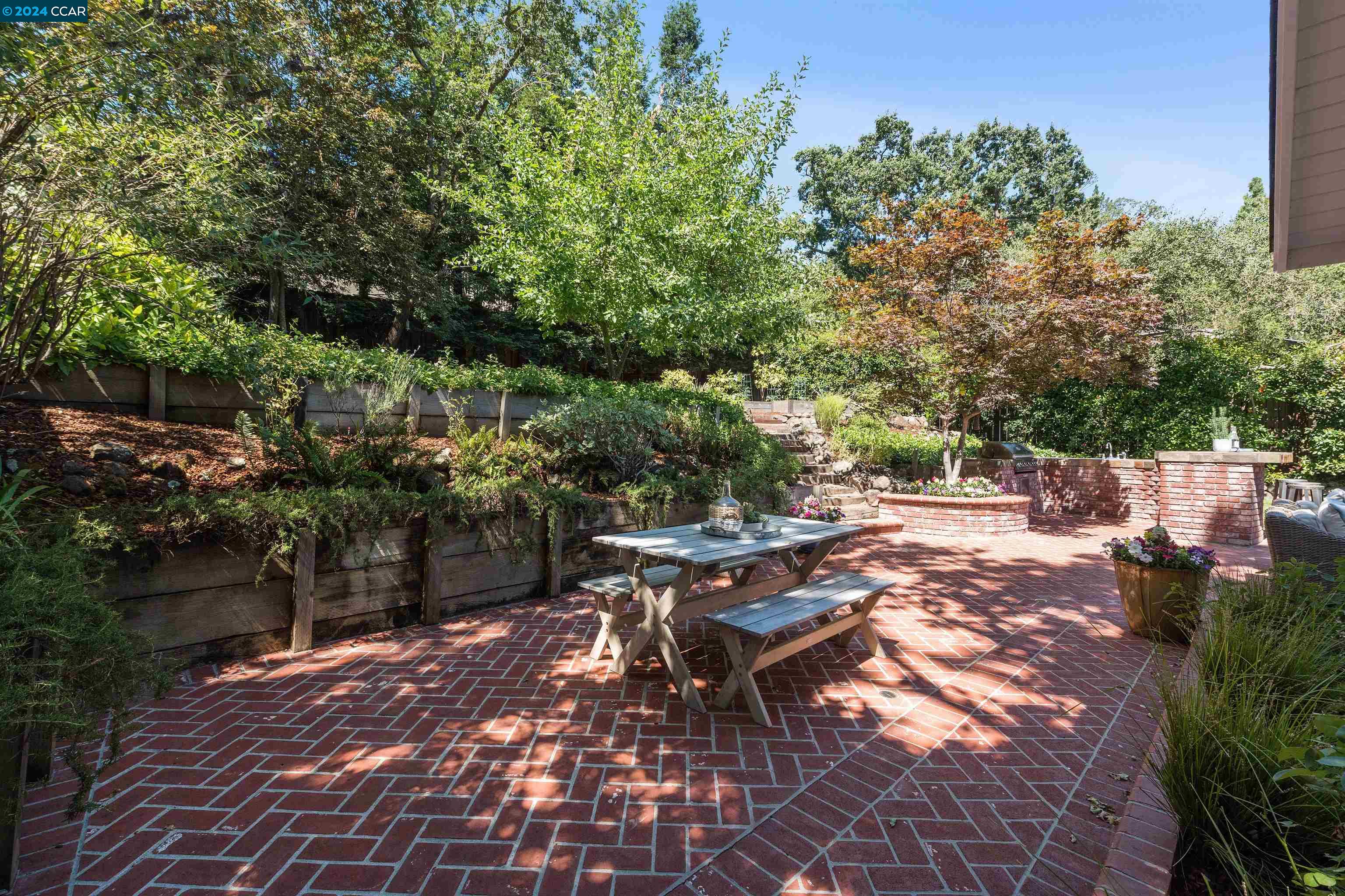 3347 Beechwood Dr