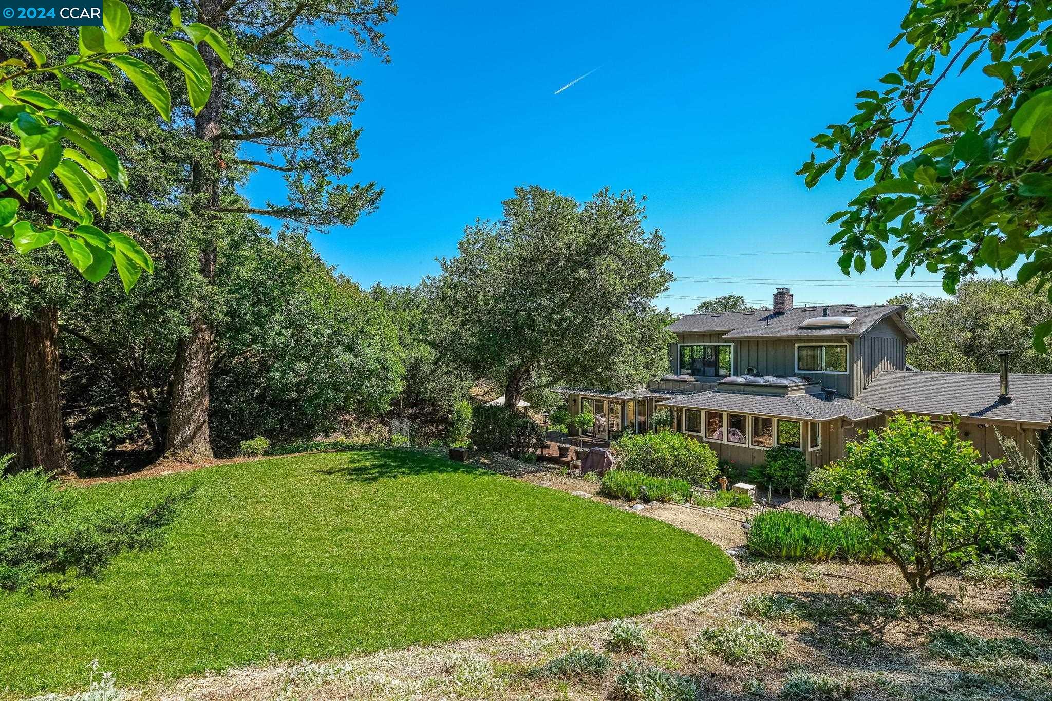 5 Cielo Ct