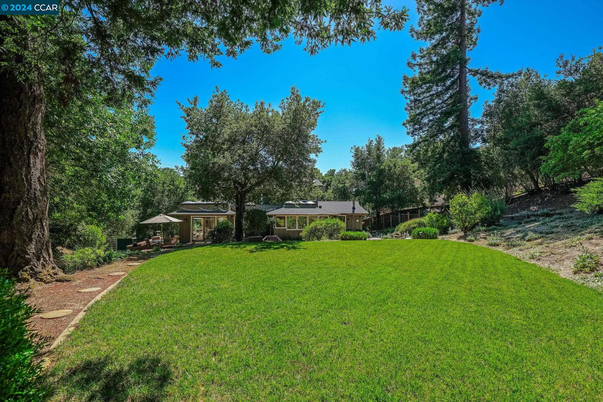 5 Cielo Ct