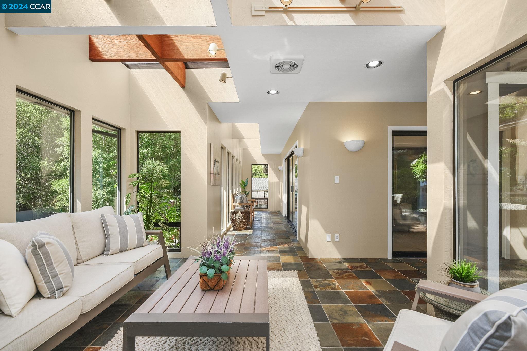 5 Cielo Ct