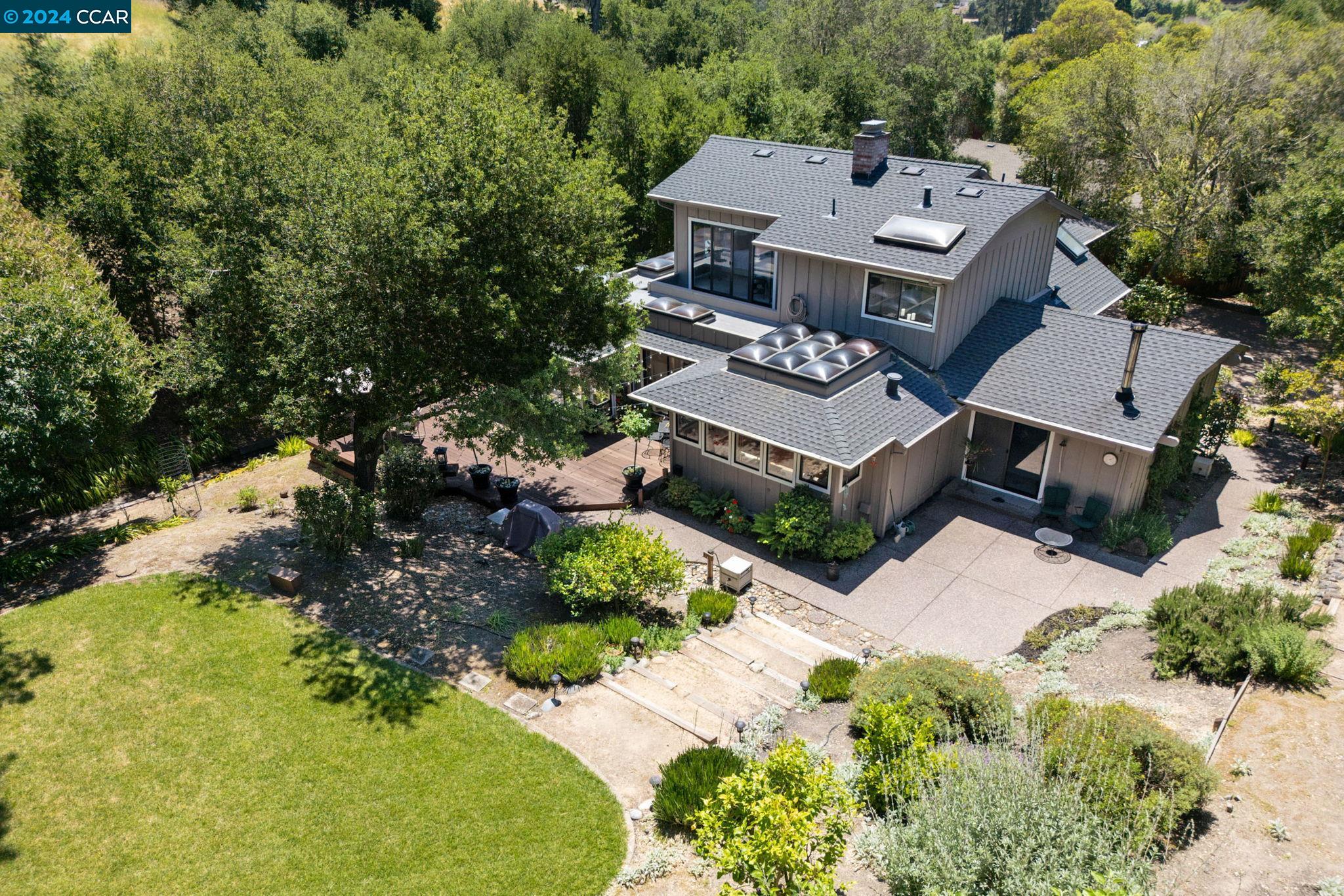 5 Cielo Ct