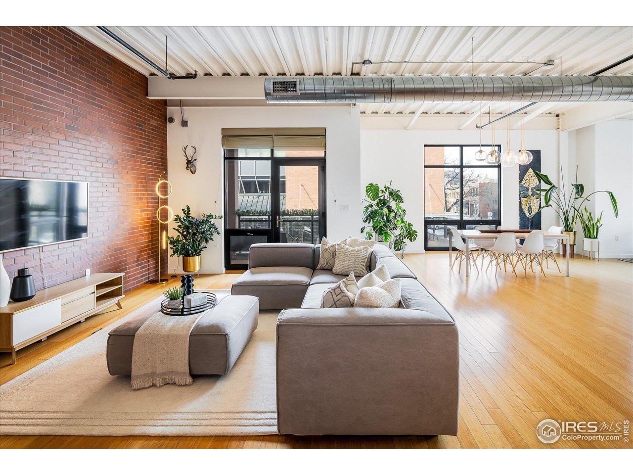 1360 Walnut St 204