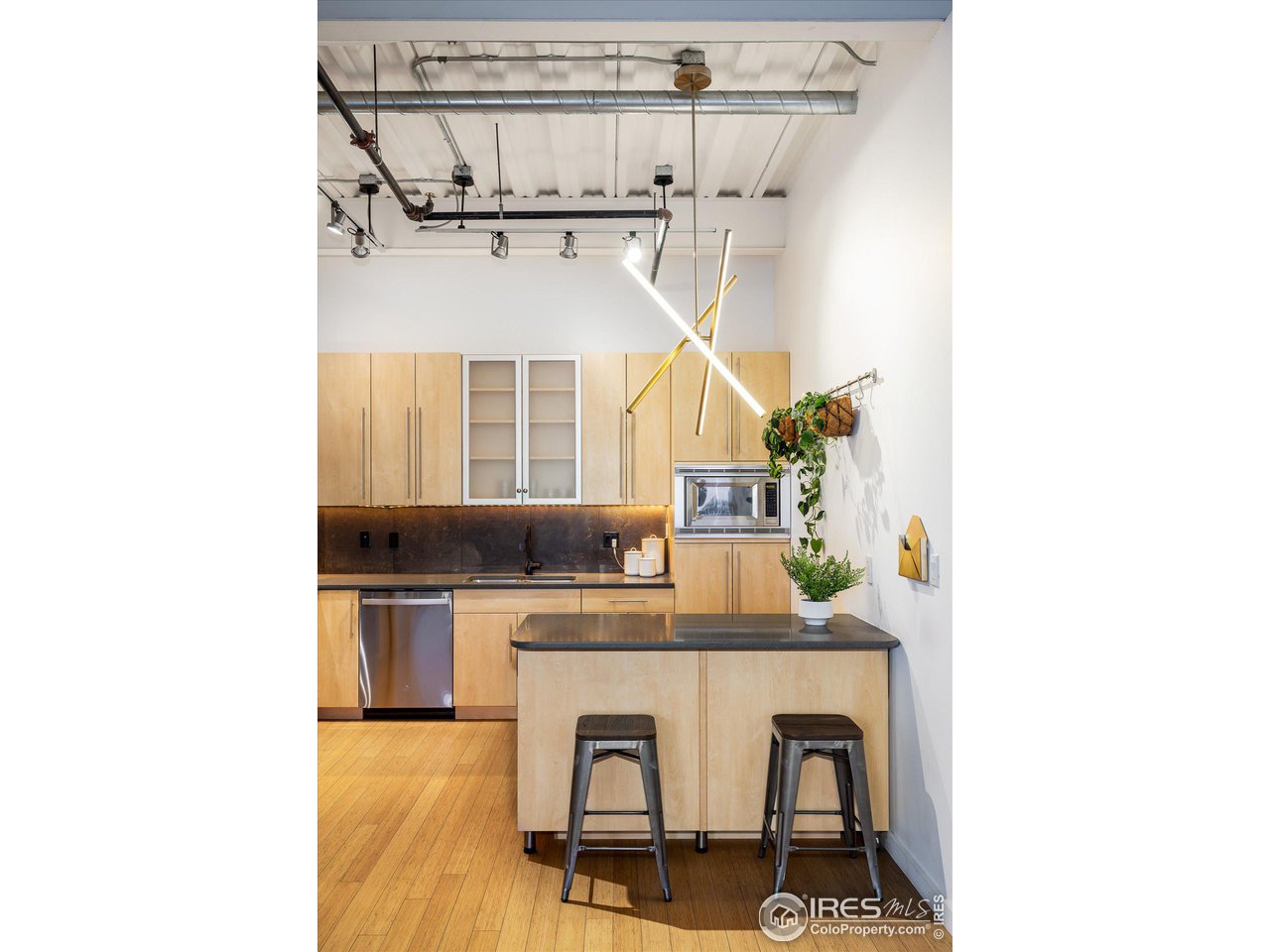 1360 Walnut St 204