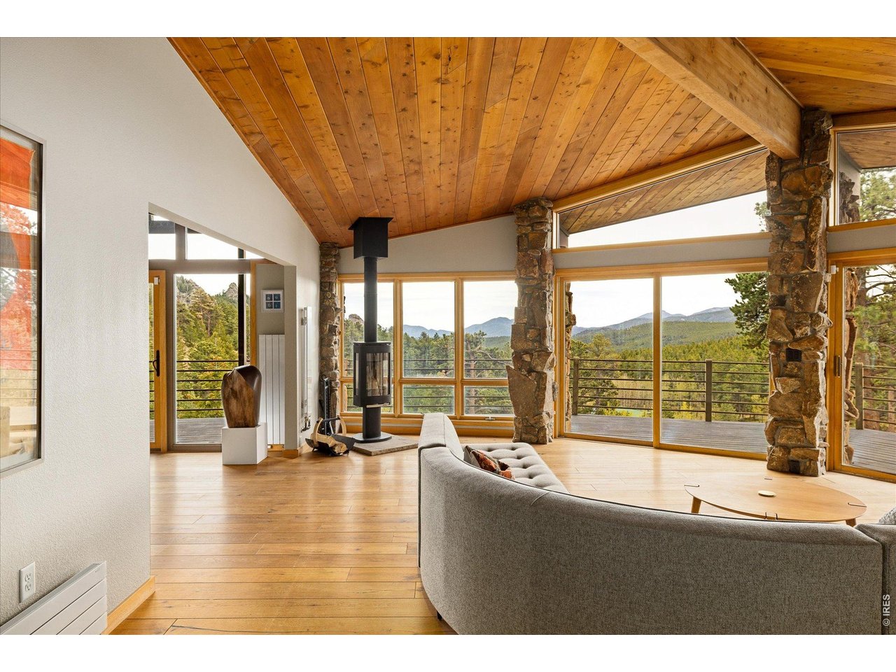 6583 Magnolia Dr