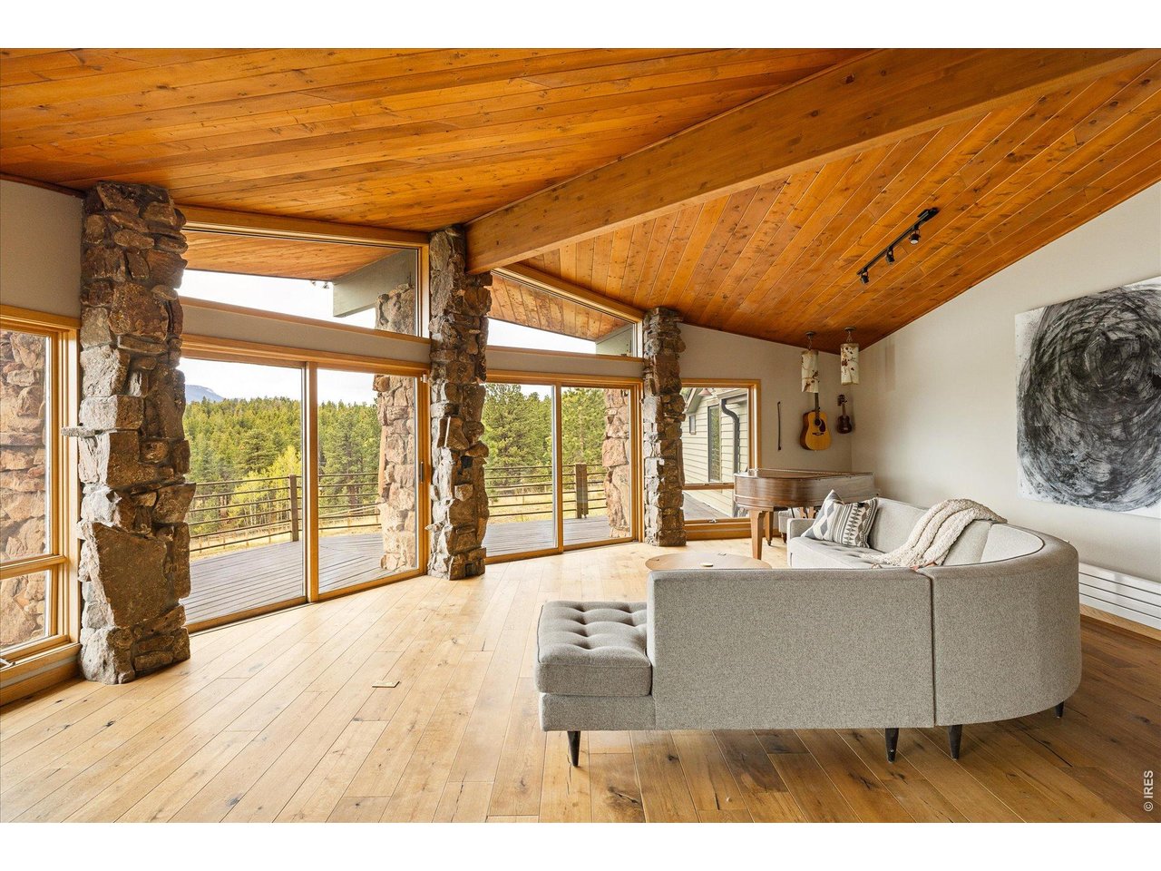 6583 Magnolia Dr