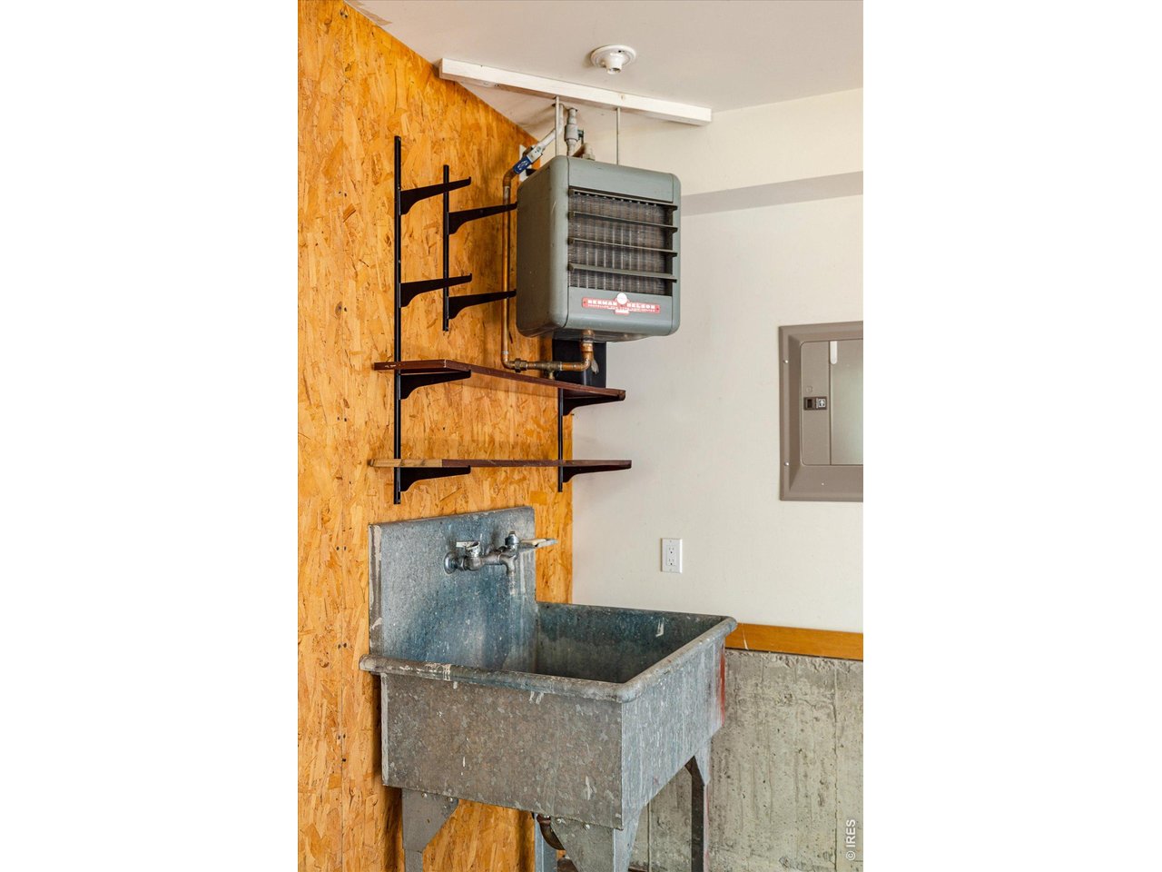 810 Alpine Ave