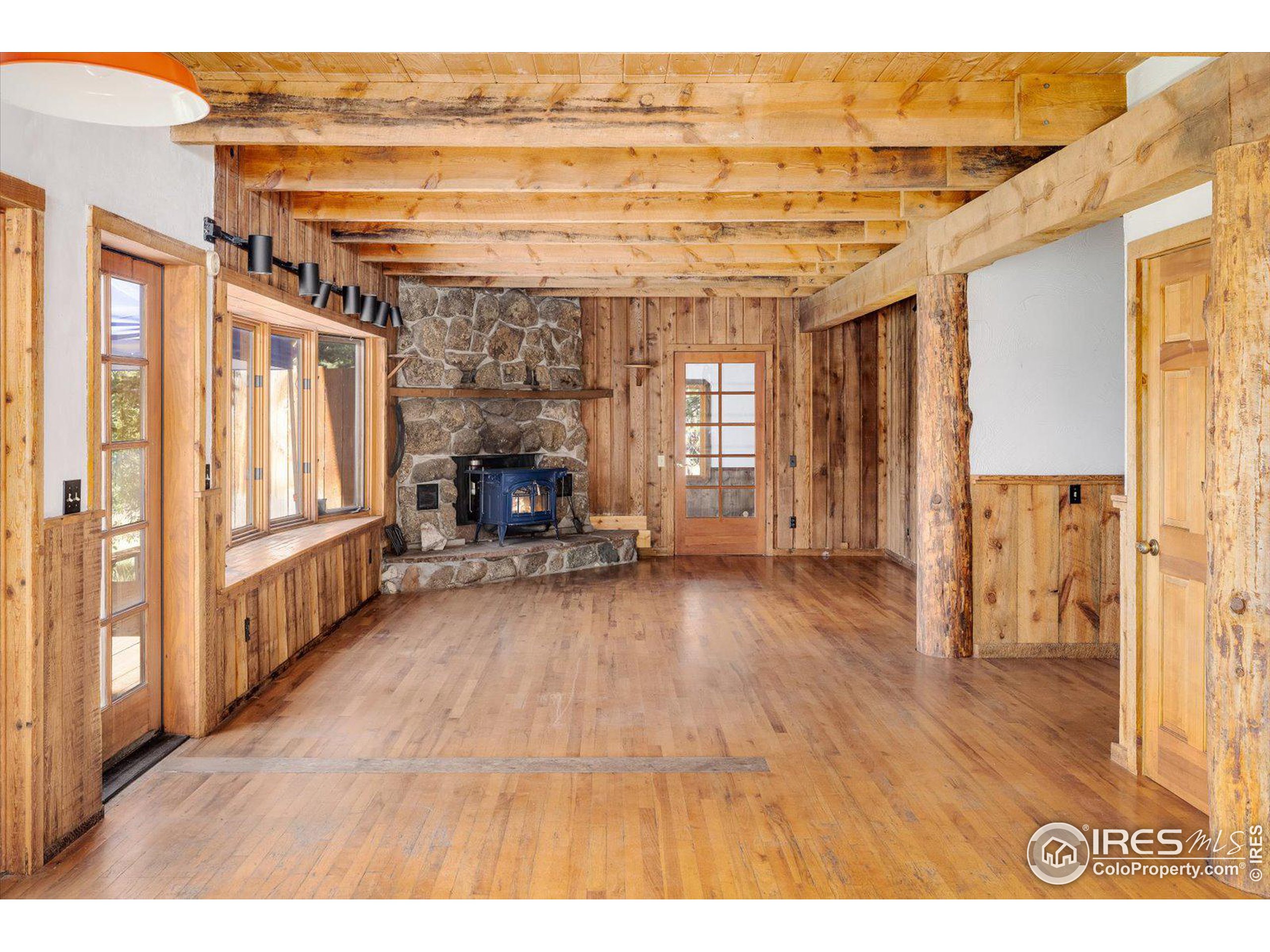 1567 Twin Sisters Rd