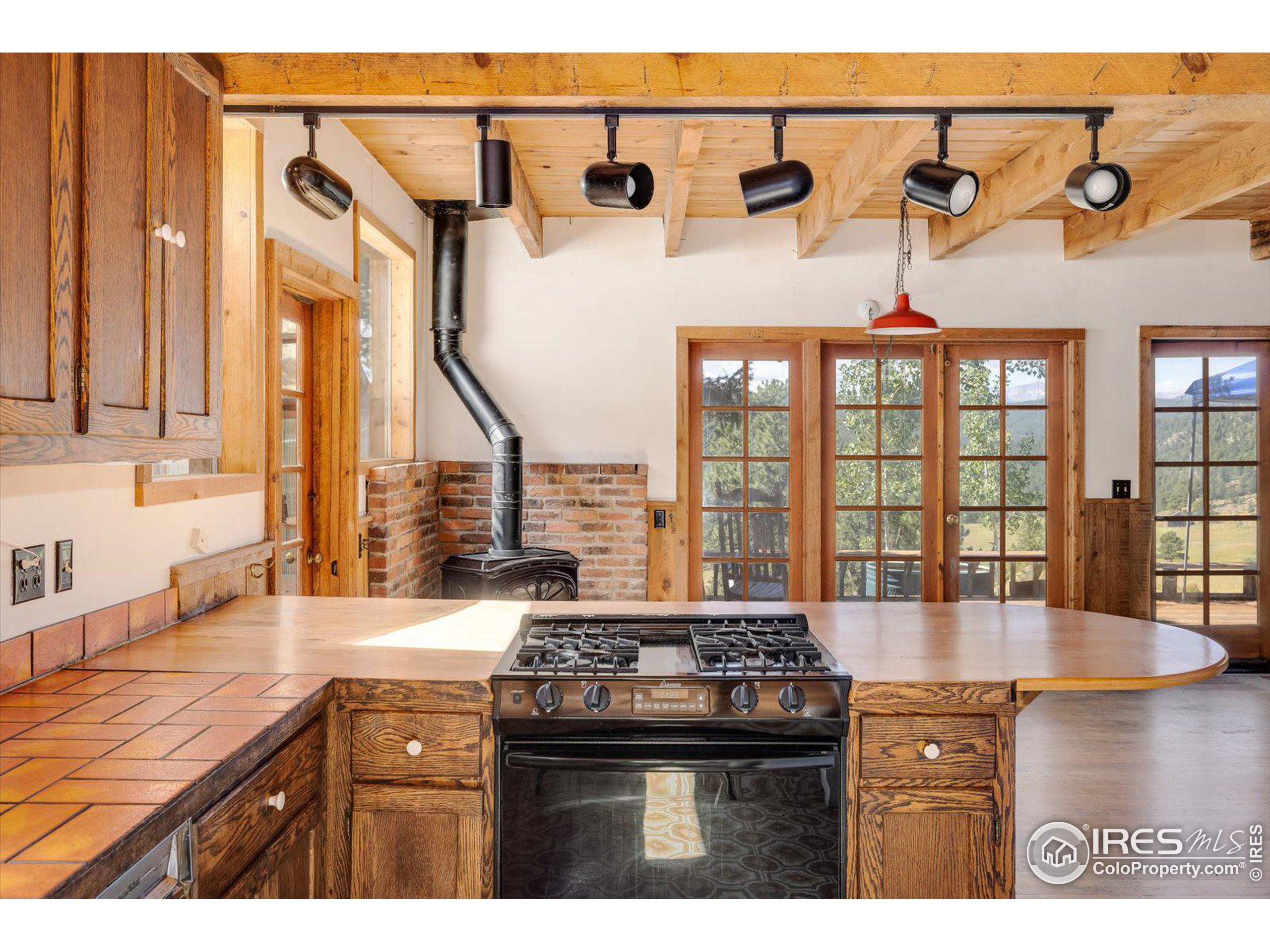 1567 Twin Sisters Rd