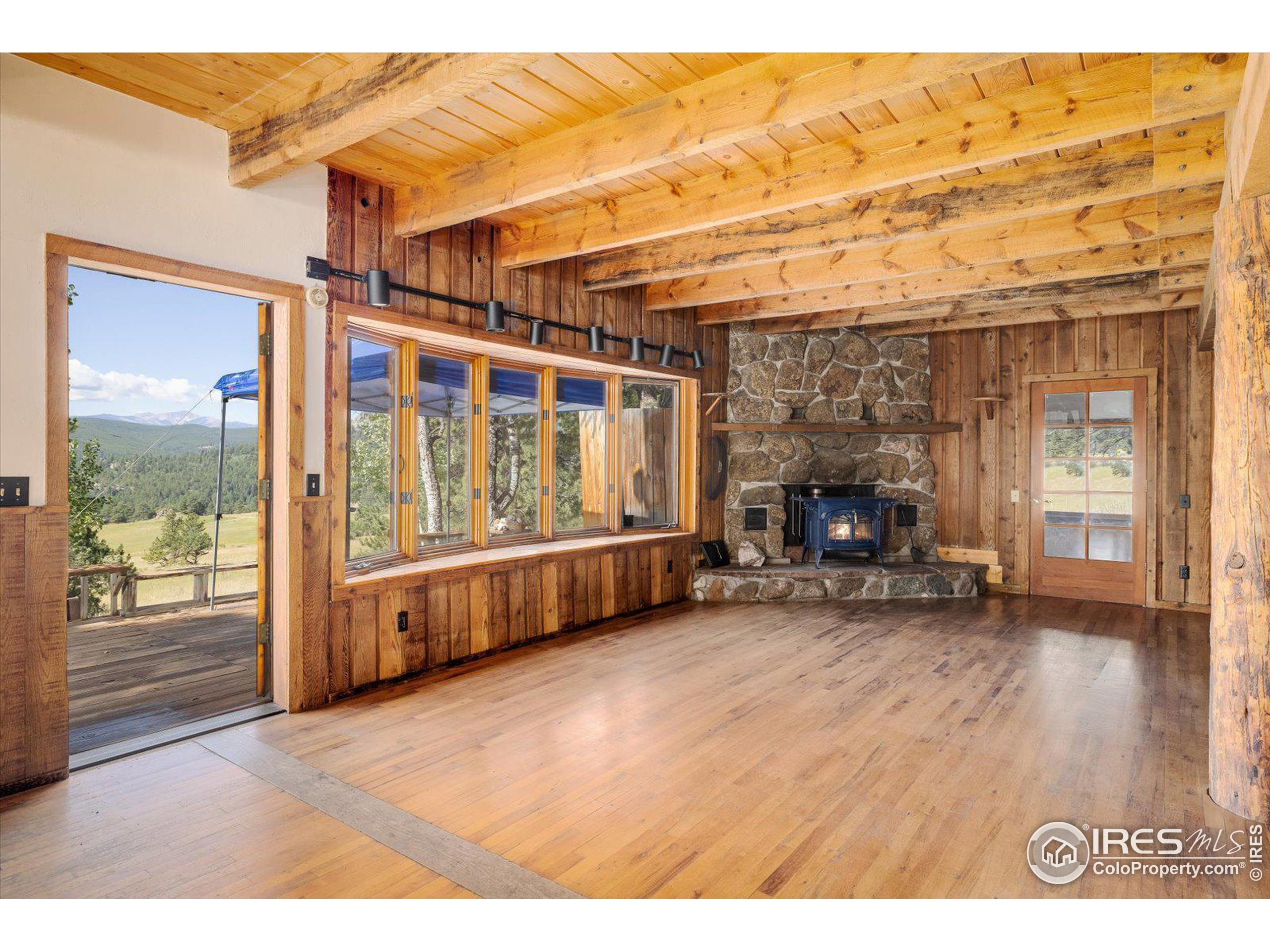 1567 Twin Sisters Rd