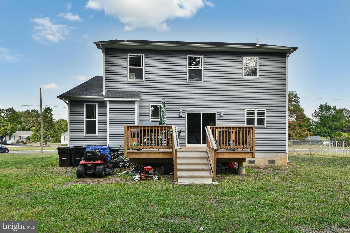 150 Fairfax Dr