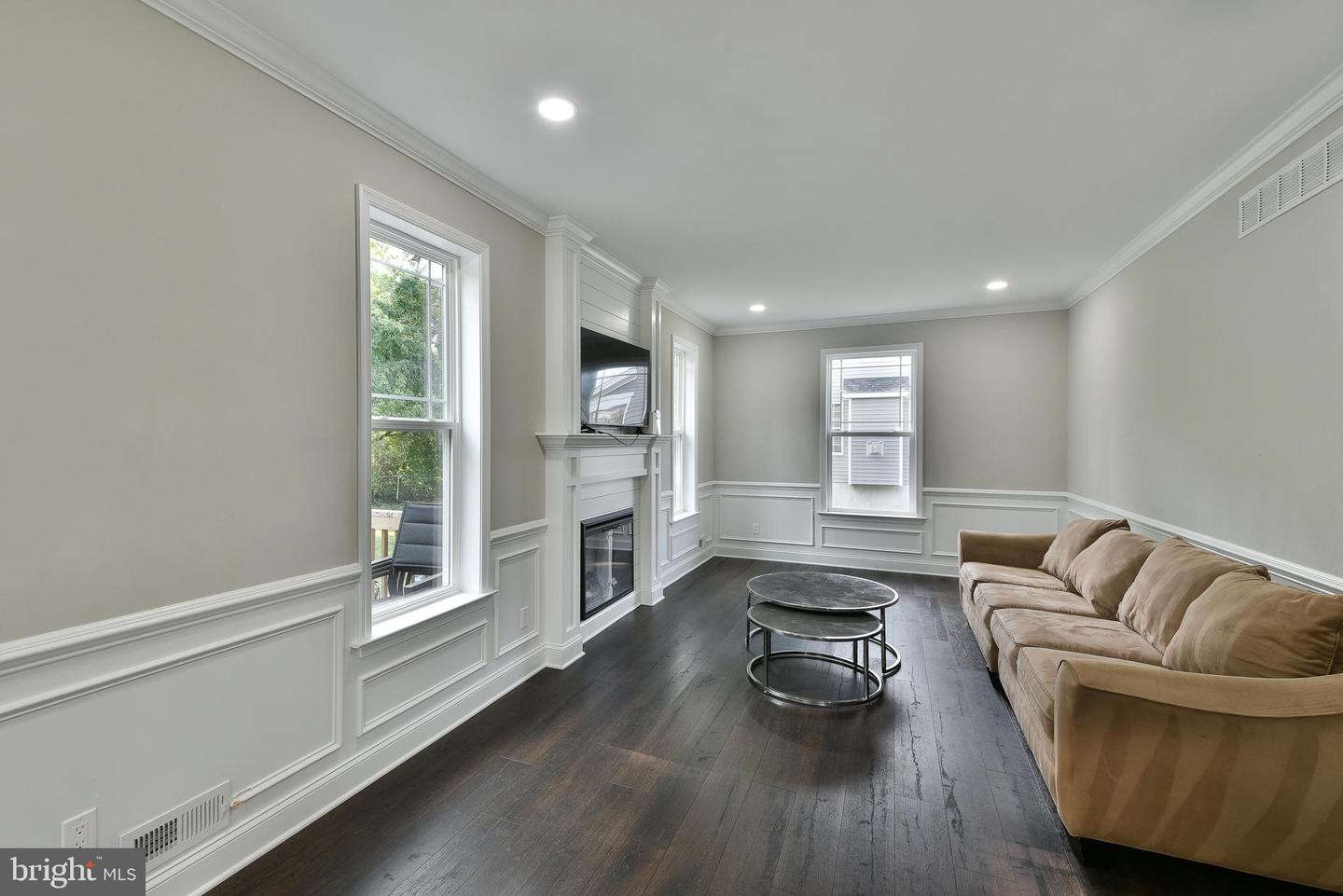 150 Fairfax Dr