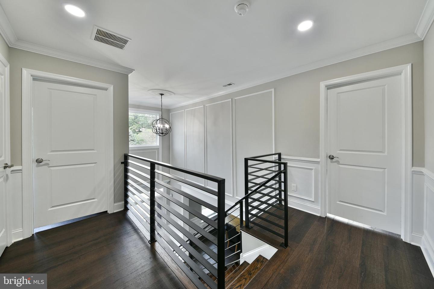 150 Fairfax Dr